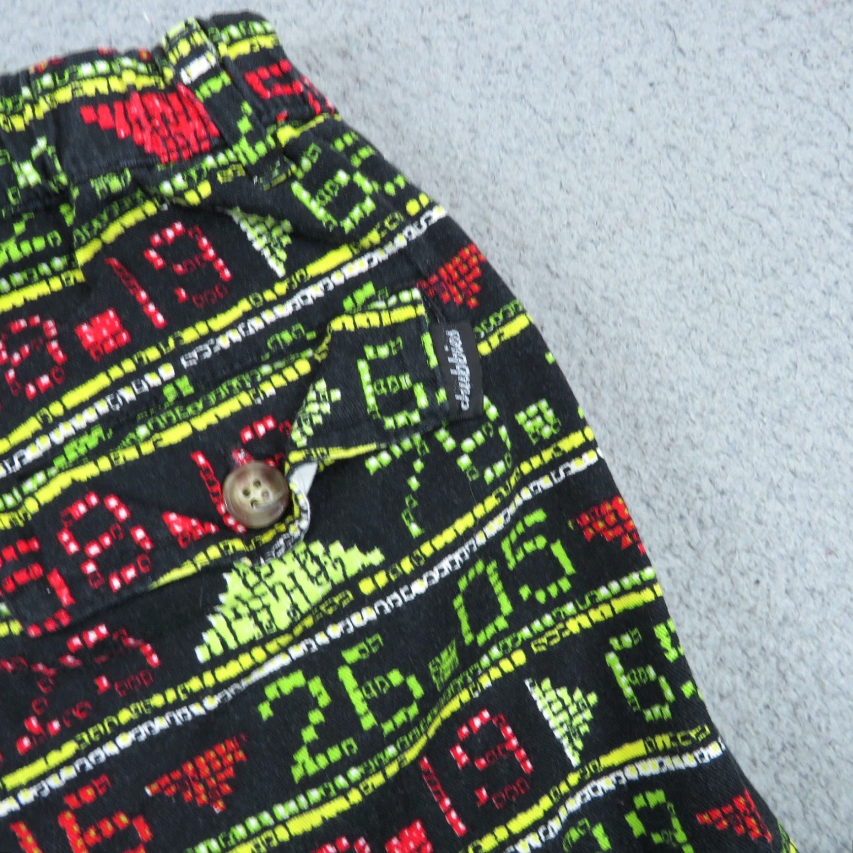 Chubbies Chubbies Shorts Men Medium 5" Black Lime Red Aztec Graphic Tribal Print Geometric Pattern Casual Size US 30 / EU 46 - 3 Thumbnail