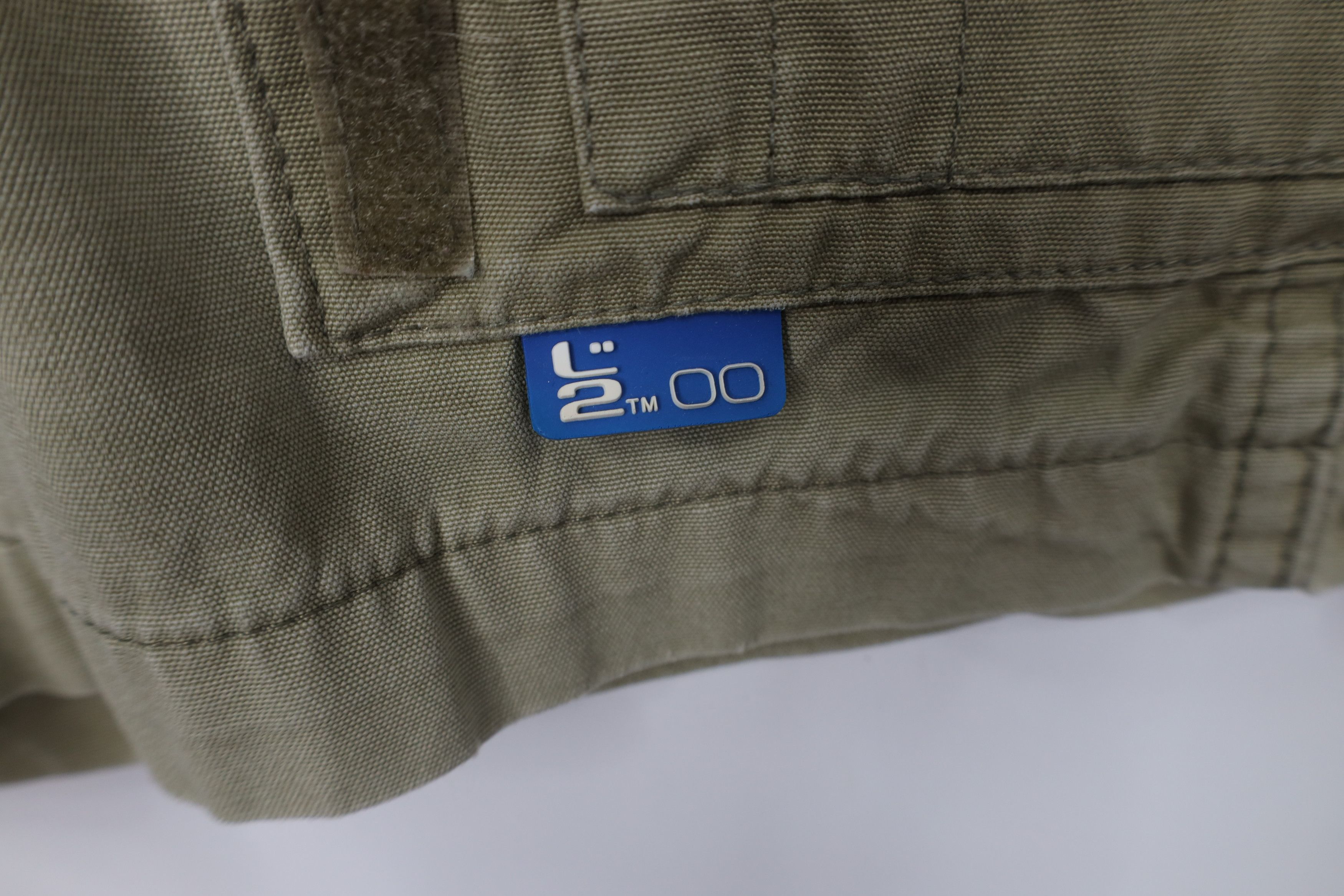 Levi's Vintage Y2K 2001 Levis L2 Big Pocket Shorts Beige Cotton Size US 32 / EU 48 - 7 Thumbnail