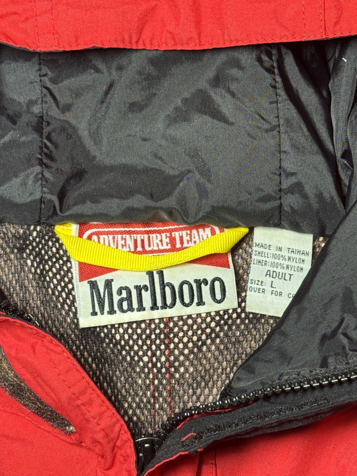 Marlboro Vintage Marlboro Adventure Team Outdoor Lrg Red 90s Jacket Size US L / EU 52-54 / 3 - 3 Thumbnail