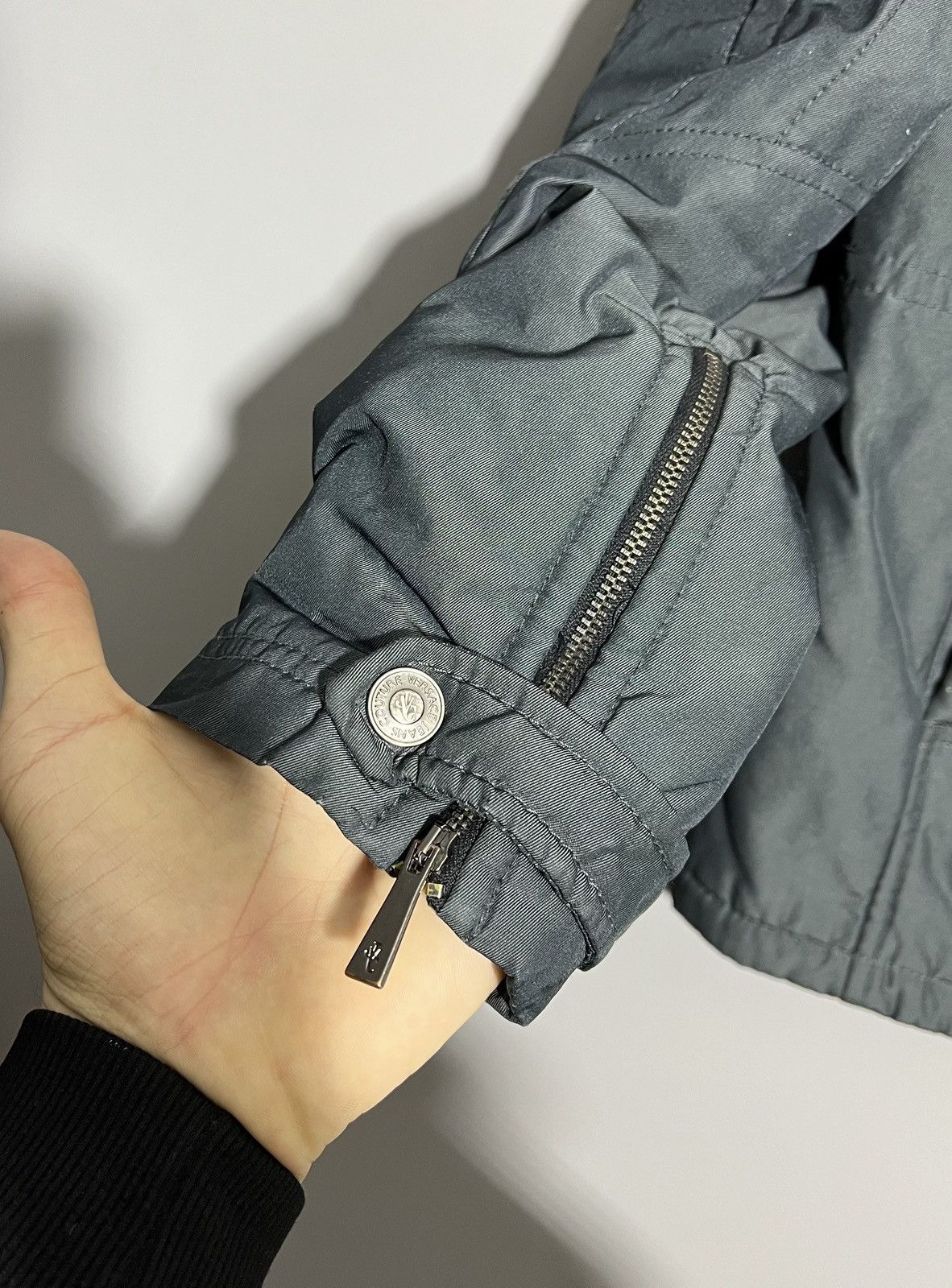 Versace × Versace Jeans Couture × Vintage Vintage Versace Jeans Couture Nylon Jacket Size US M / EU 48-50 / 2 - 2 Thumbnail