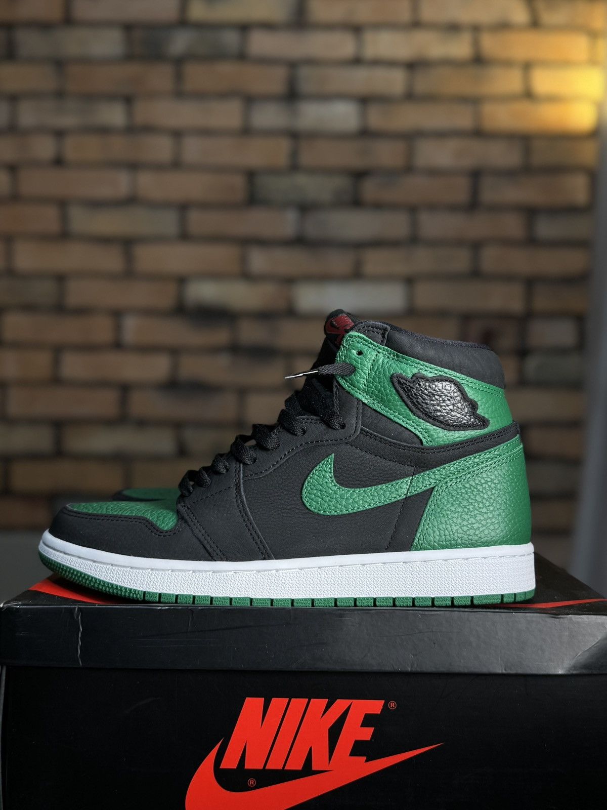 Jordan Brand BOSTON CELTICS JORDAN 1 RETRO HIGH OG PINE Size US 9.5 / EU 42-43 - 4 Thumbnail
