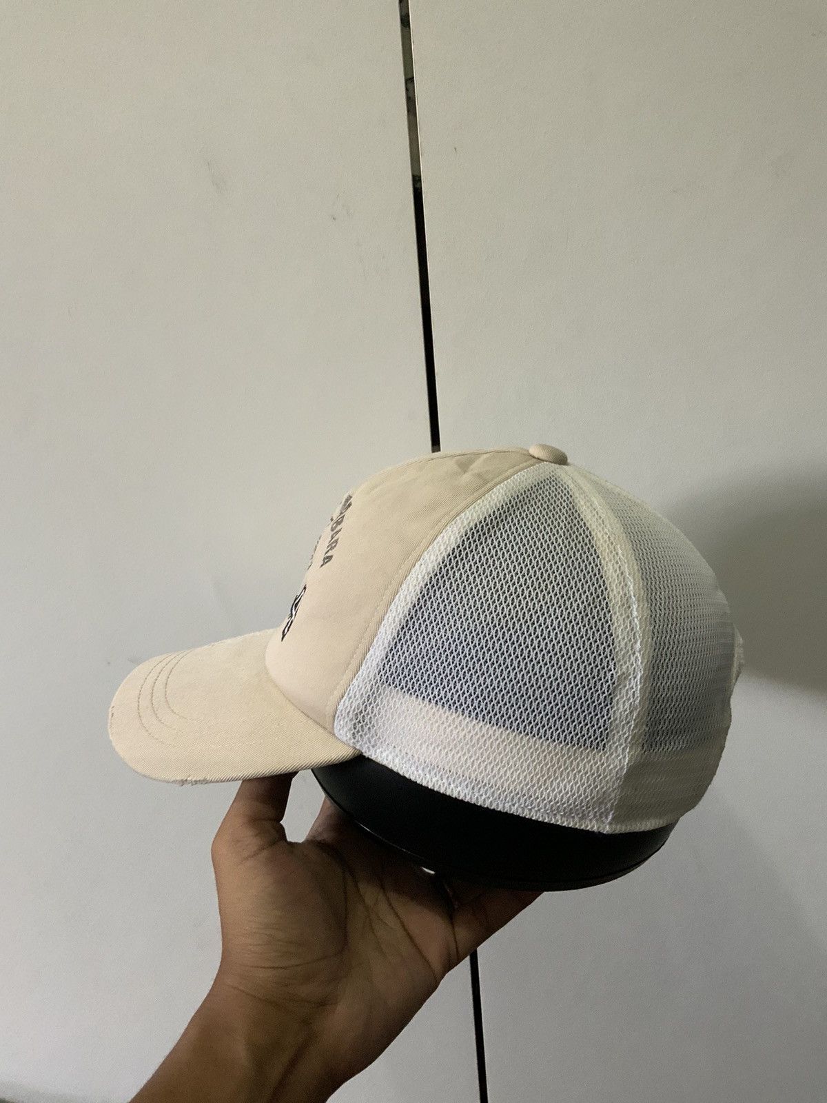 Uniqlo UC Santa Barbara 1944 Uniqlo Trucker Hat Size ONE SIZE - 2 Thumbnail