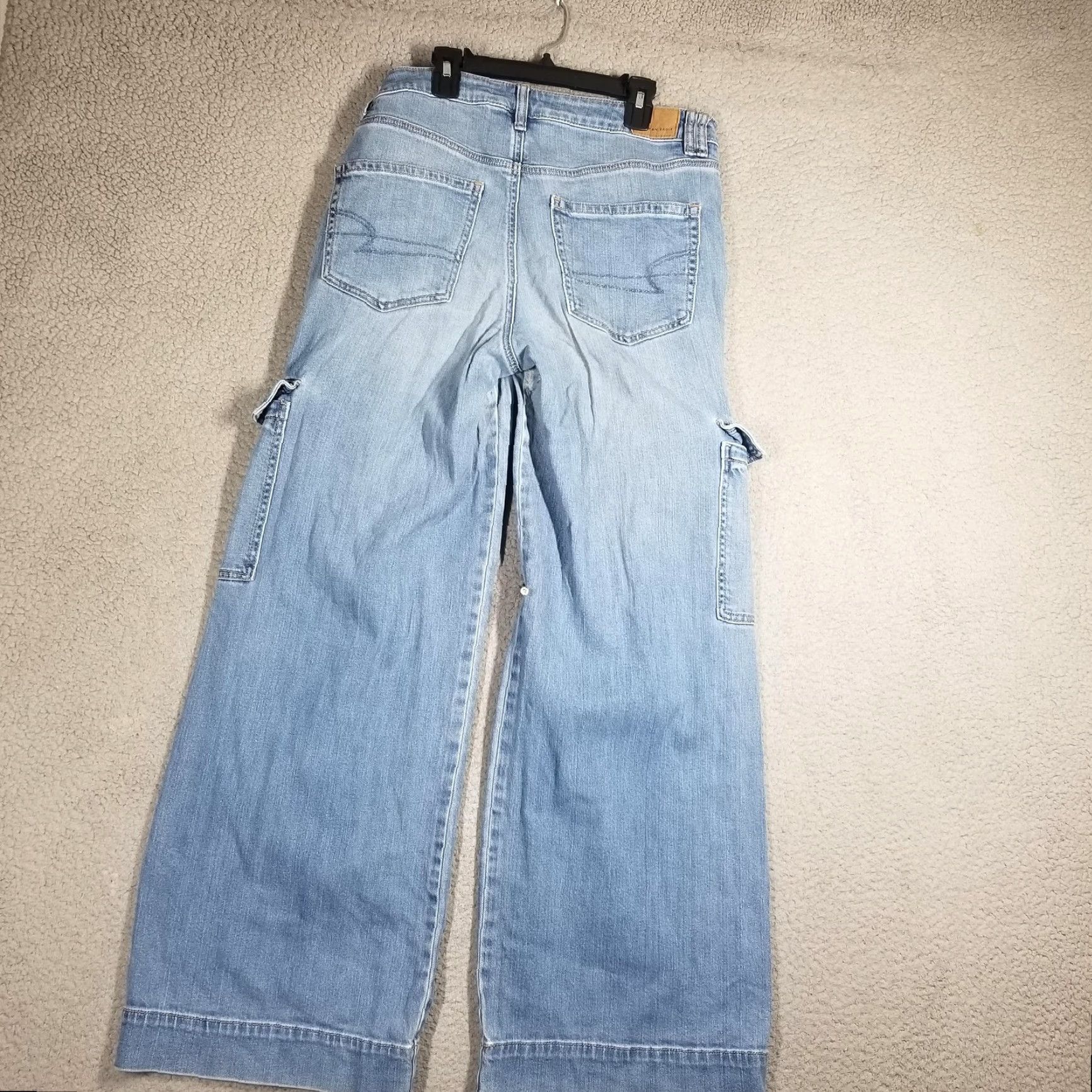 American Eagle Outfitters American Eagle Jeans Womens 8 Light Blue Wide Leg Cargo Denim Dreamy Drape Size 30" / US 8 / IT 44 - 2 Thumbnail