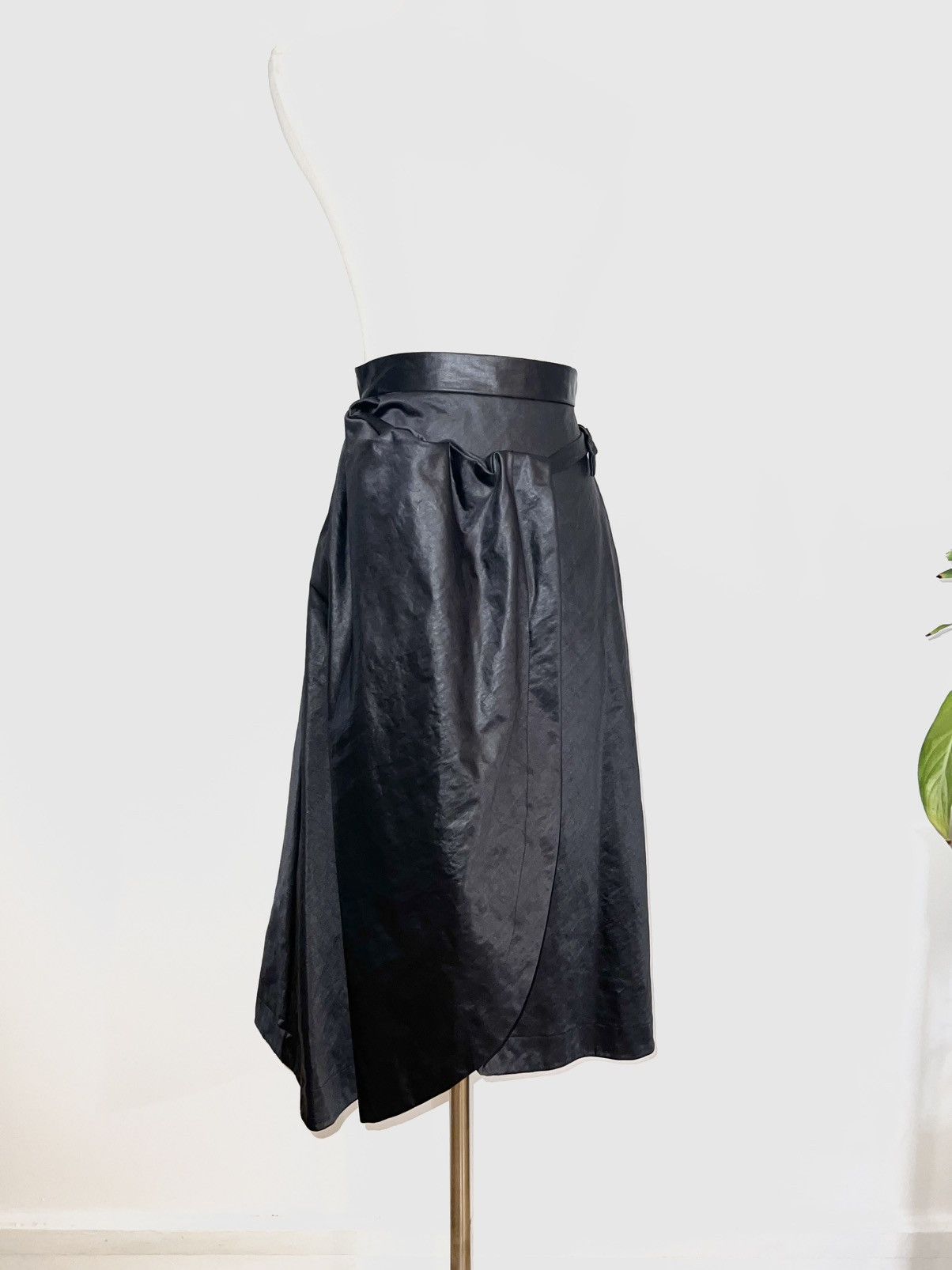 ANREALAGE Anrealage asymmetric wrap skirt in nylon with belt detail. Size 27" / US 4 / IT 40 - 5 Thumbnail