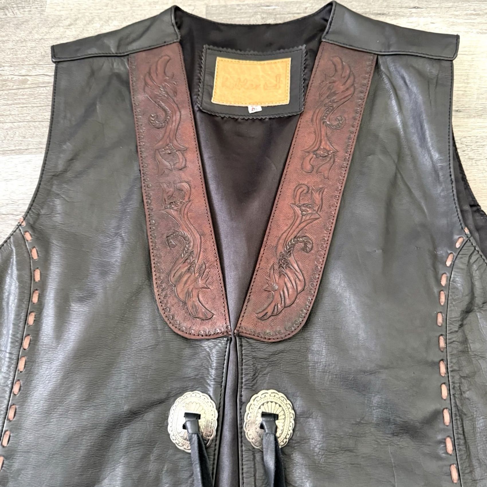 Vintage Kobler Leather Vest Mens 2XL Black Tooled Lapels Fringe Antique Finish Leather Vest Open Pockets Skull All Seasons Regular 2XL Mens Christmas? Size US XXL / EU 58 / 5 - 3 Thumbnail
