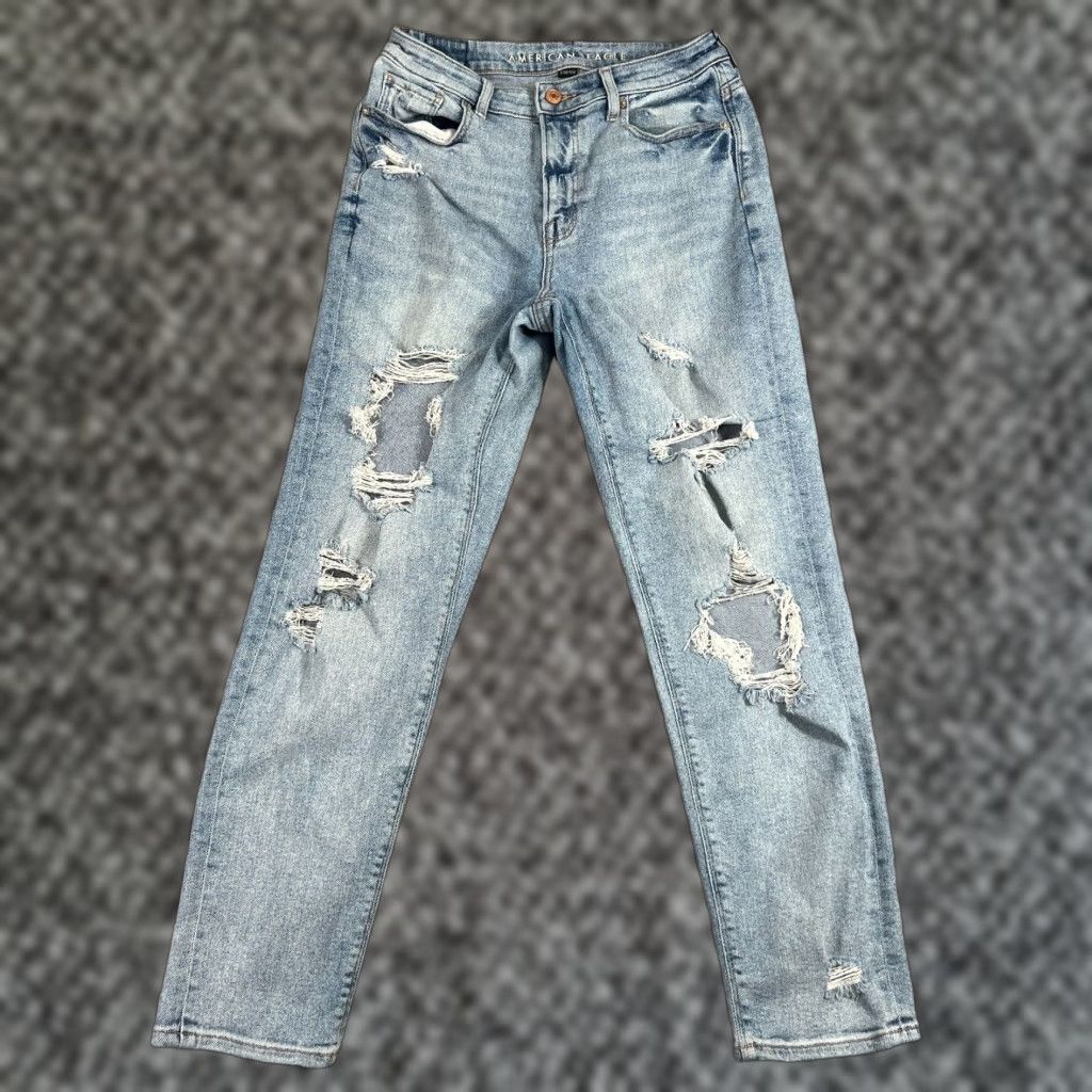 American Eagle Outfitters VINTAGE American Eagle Mom Jeans Size 4 Women's High Waist Distressed Light Wash Denim 28 Inseam Size 27" / US 4 / IT 40 - 1 Thumbnail