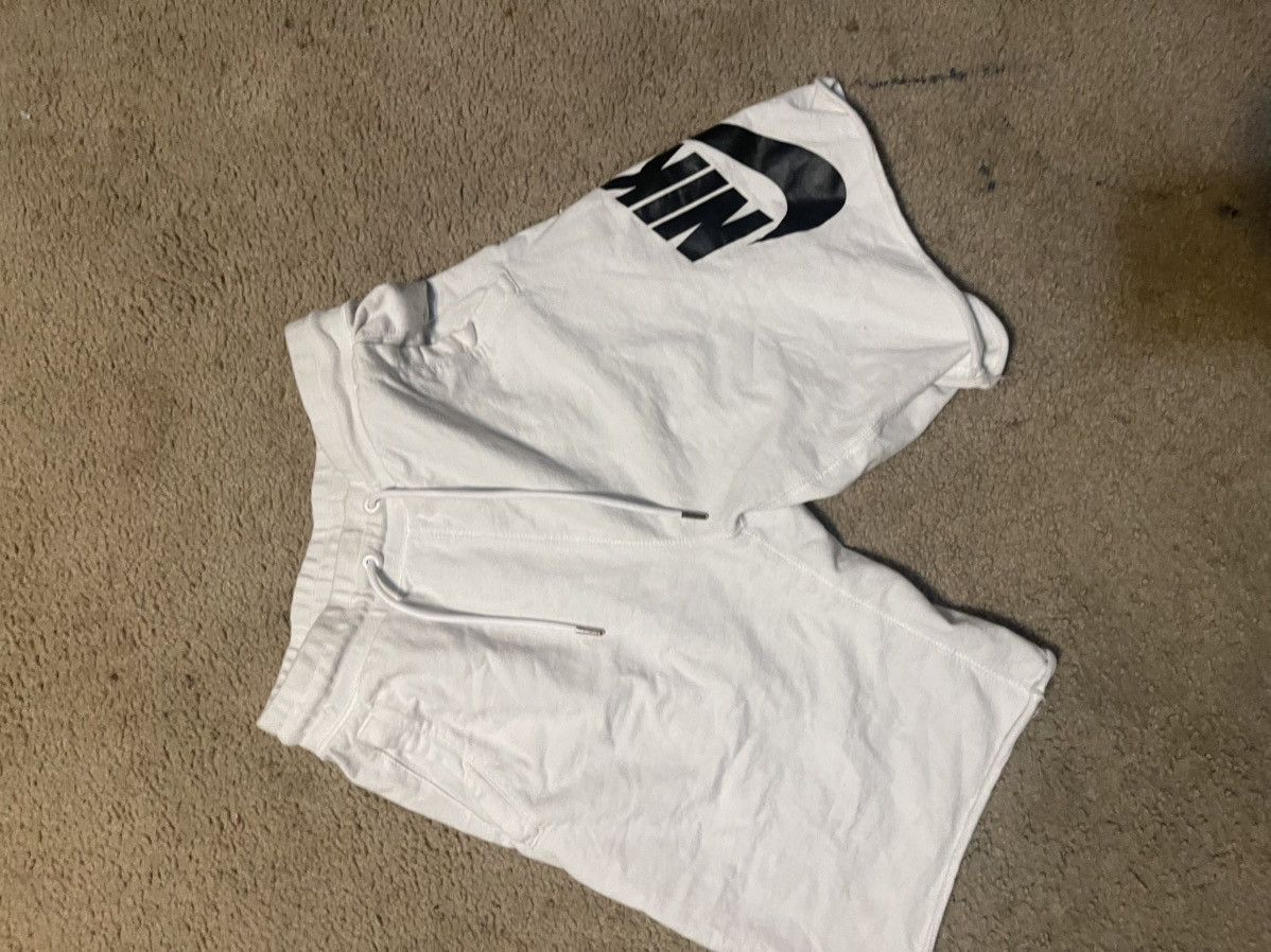 Nike Nike cut hem shorts Size US 32 / EU 48 - 1 Thumbnail