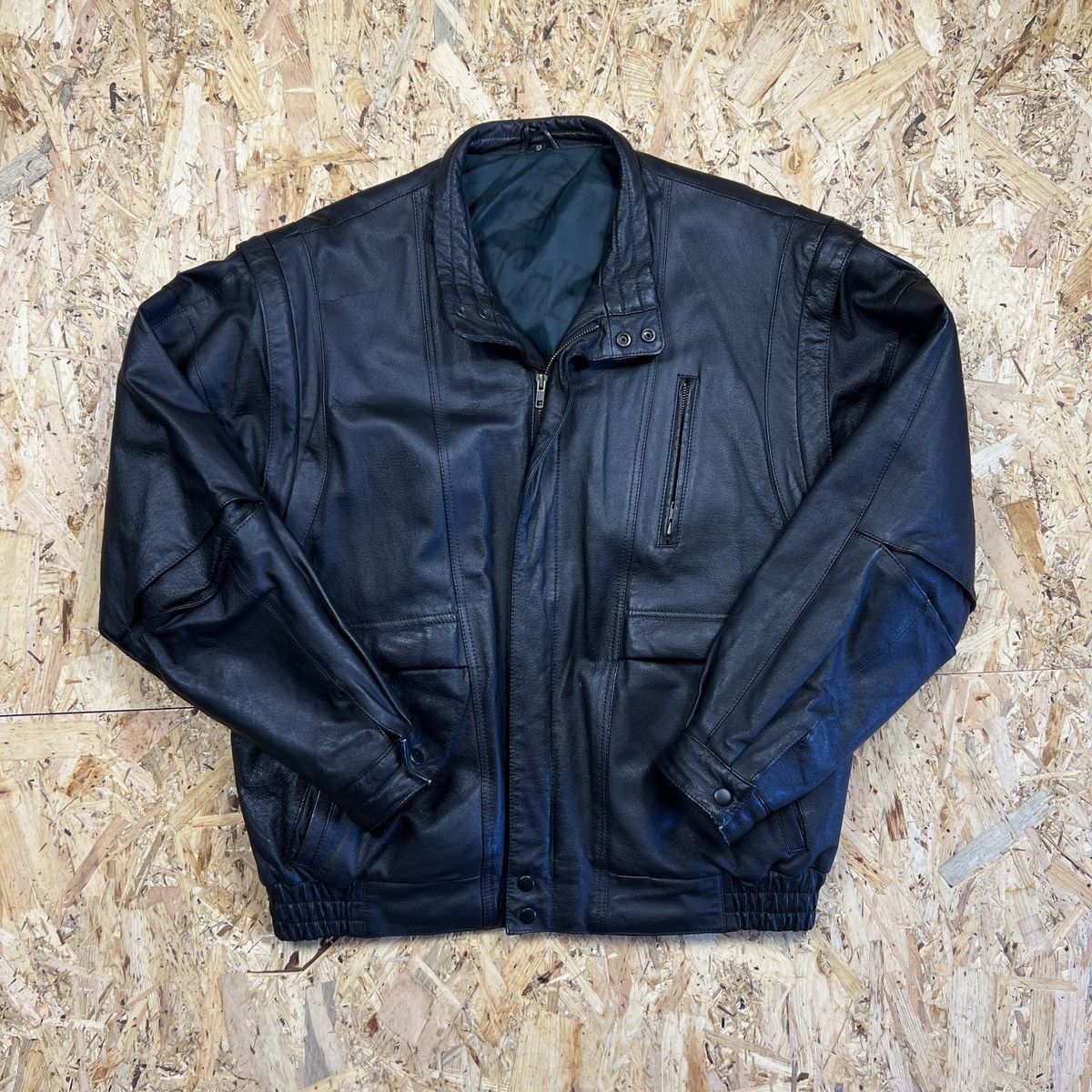Leather × Vintage Vintage Black Leather Motor Biker Jacket Trucker Genuine Size US L / EU 52-54 / 3 - 2 Thumbnail