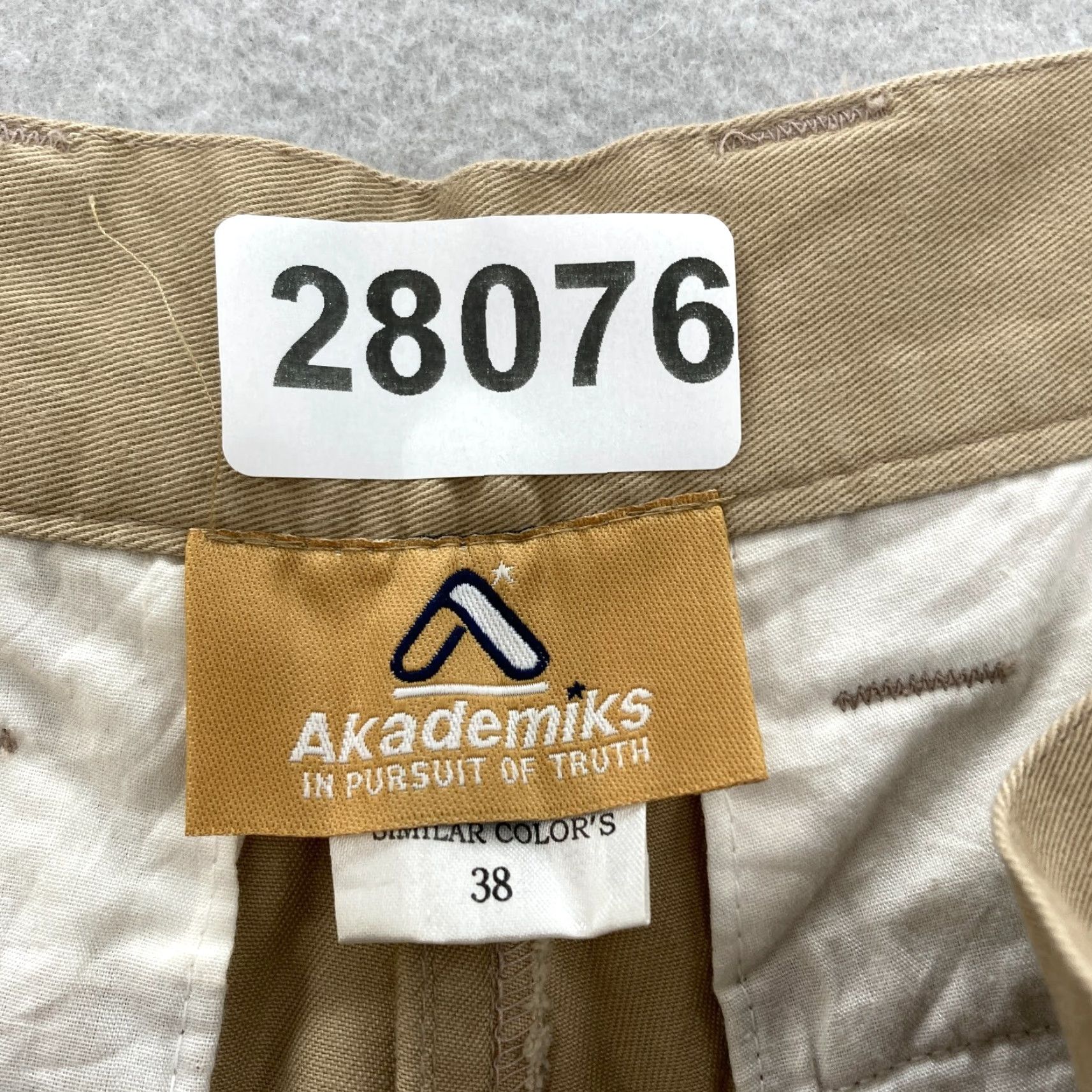 Akademiks VINTAGE Akademiks Cargo Shorts Mens 38 Khaki Beige Relaxed Embroidered Hip Hop Size US 38 / EU 54 - 4 Thumbnail