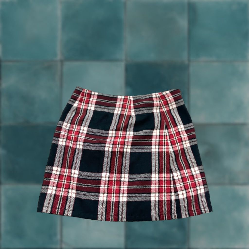 Mossimo Mossimo Skirt Womens 3 Red Plaid Zipper Casual Straight & Pencil Classic Outdoor Size 26" / US 2 / IT 38 - 1 Thumbnail