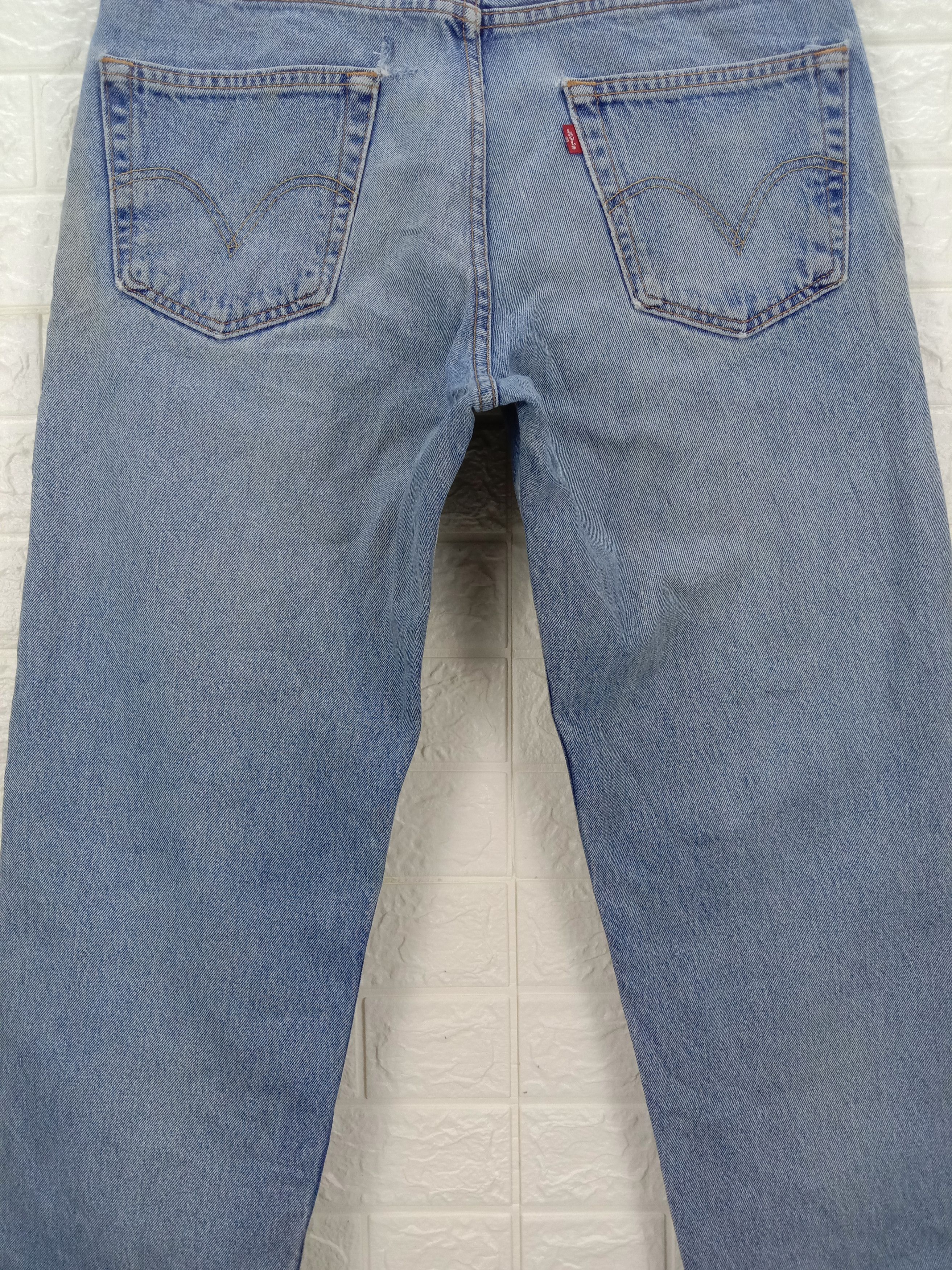 Levi's Vintage Levi's 550 Jeans Relaxed Fit Tapered Leg Denim Size US 33 - 7 Thumbnail