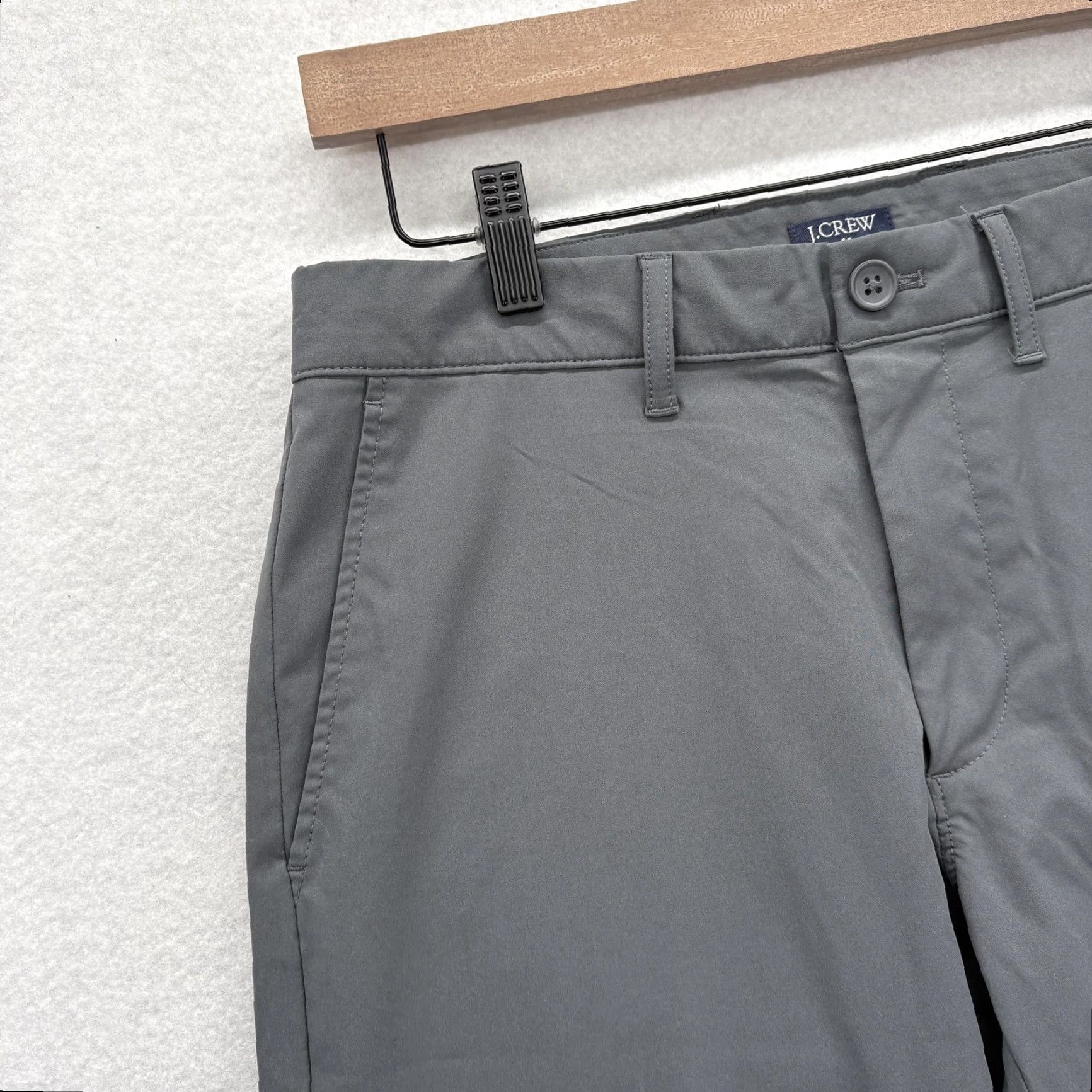 J.Crew J.Crew Flex Tech Pants Mens 28x30 Slim Straight Gray Stretch Lightweight Pants Men's Gray Solid Straight Leg Slim Fit Front Zip Pockets Preppy Size US 28 / EU 44 - 3 Thumbnail