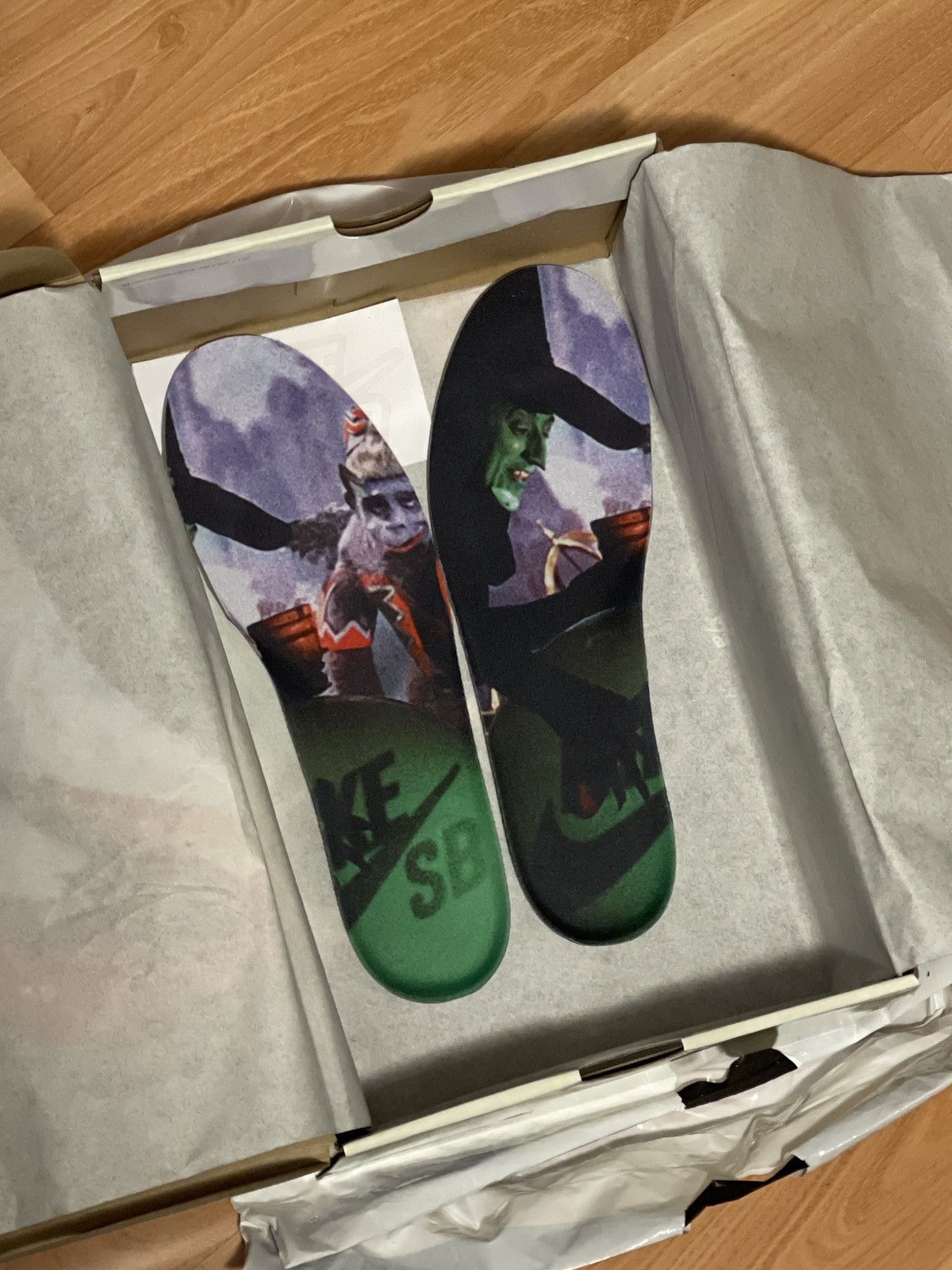Nike *(Sealed!) Wizard Of Oz Nike SB Dunk Low Pro WOO QS Size 11 Size US 11 / EU 44 - 8 Thumbnail