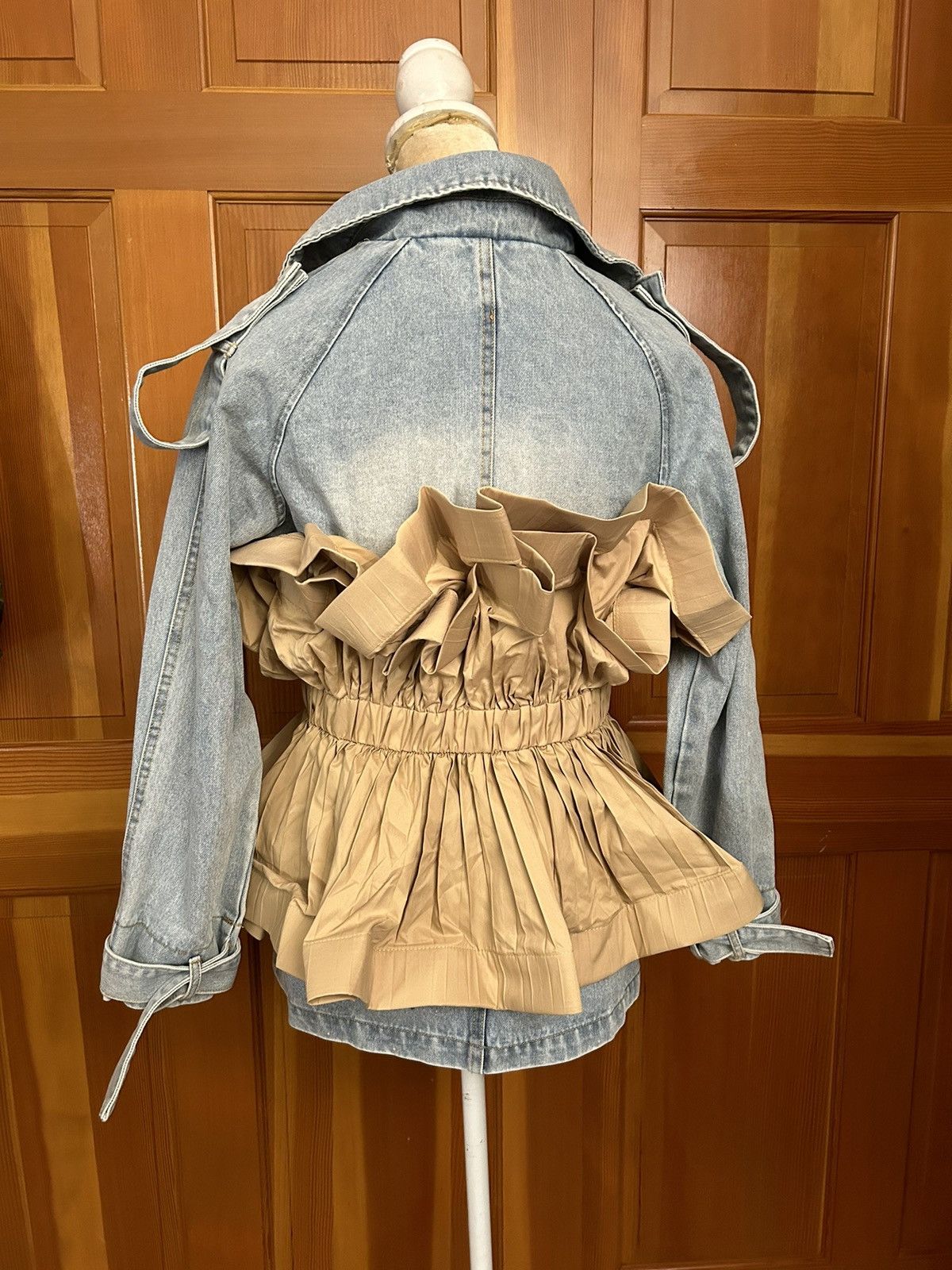 Designer × Other NWT, Lavishly Paris Stunning Ruffle Patchwork Denim Coat. Size M / US 6-8 / IT 42-44 - 12 Thumbnail