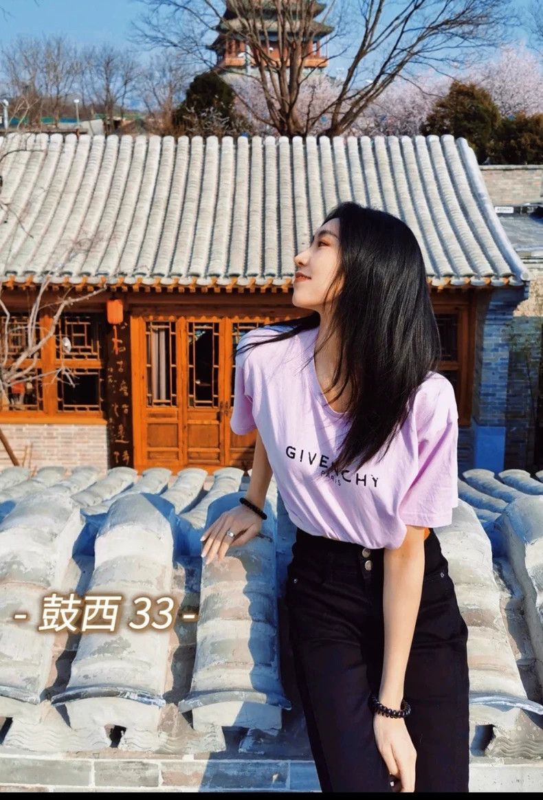 Givenchy Givenchy Classic short-sleeved T-shirt with cracked letter Size US S / EU 44-46 / 1 - 6 Thumbnail