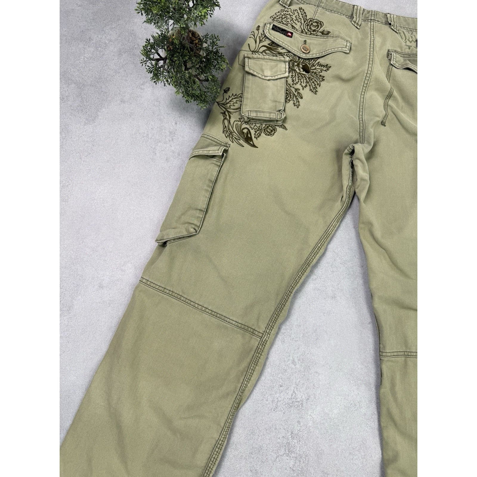 Quicksilver Vintage QuickSilver Cargo Pants Embroidered Men Size 34 Size US 34 / EU 50 - 19 Thumbnail
