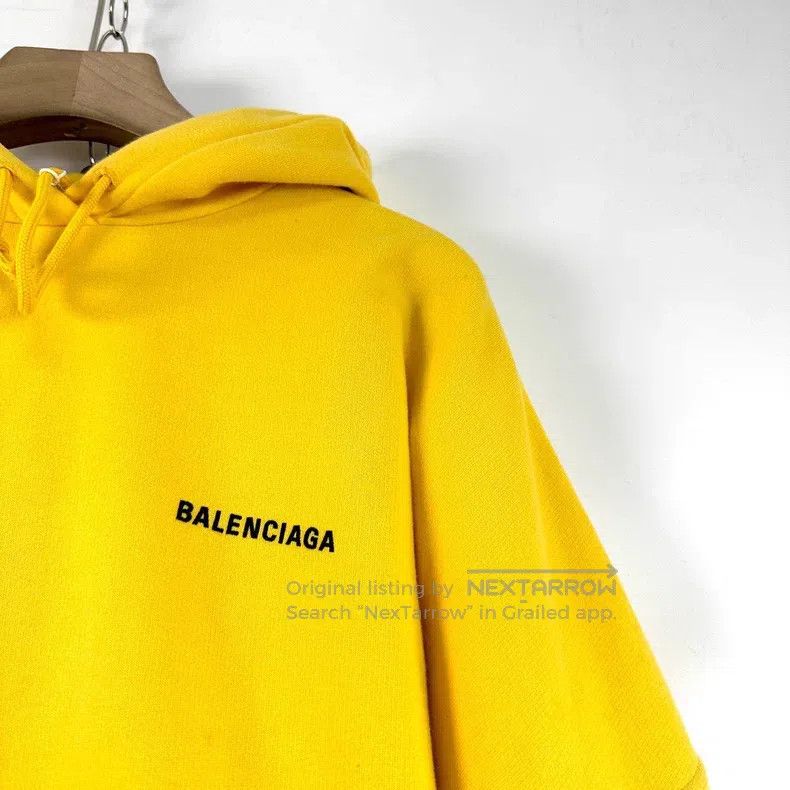 Balenciaga Balenciaga Yellow Embroidered Logo Off-Shoulder Loose Hood Size US L / EU 52-54 / 3 - 4 Thumbnail