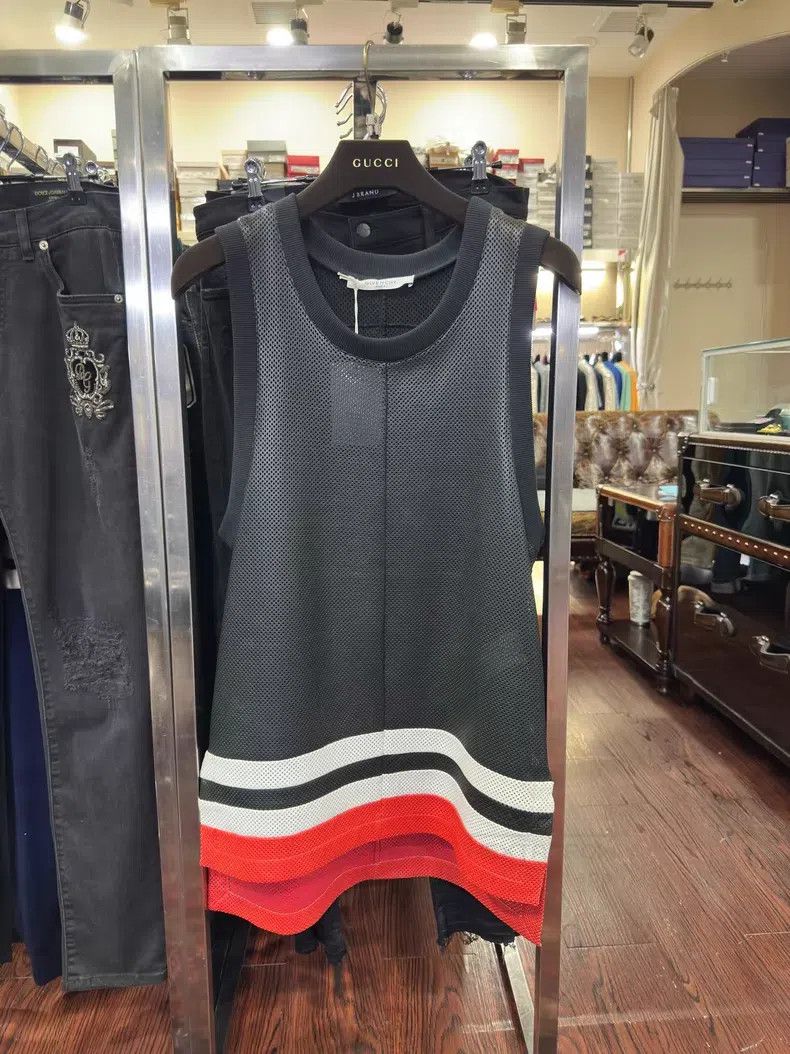 Givenchy Givenchy T-shirt Size US S / EU 44-46 / 1 - 1 Thumbnail