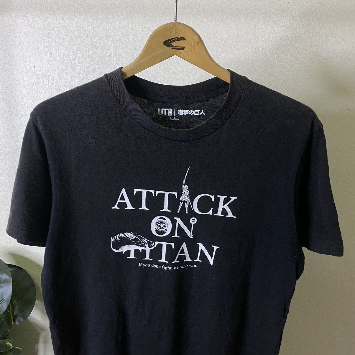 Anime Attack On Titan Japanese Manga Series x Uniqlo UT Tee Size US S / EU 44-46 / 1 - 2 Thumbnail