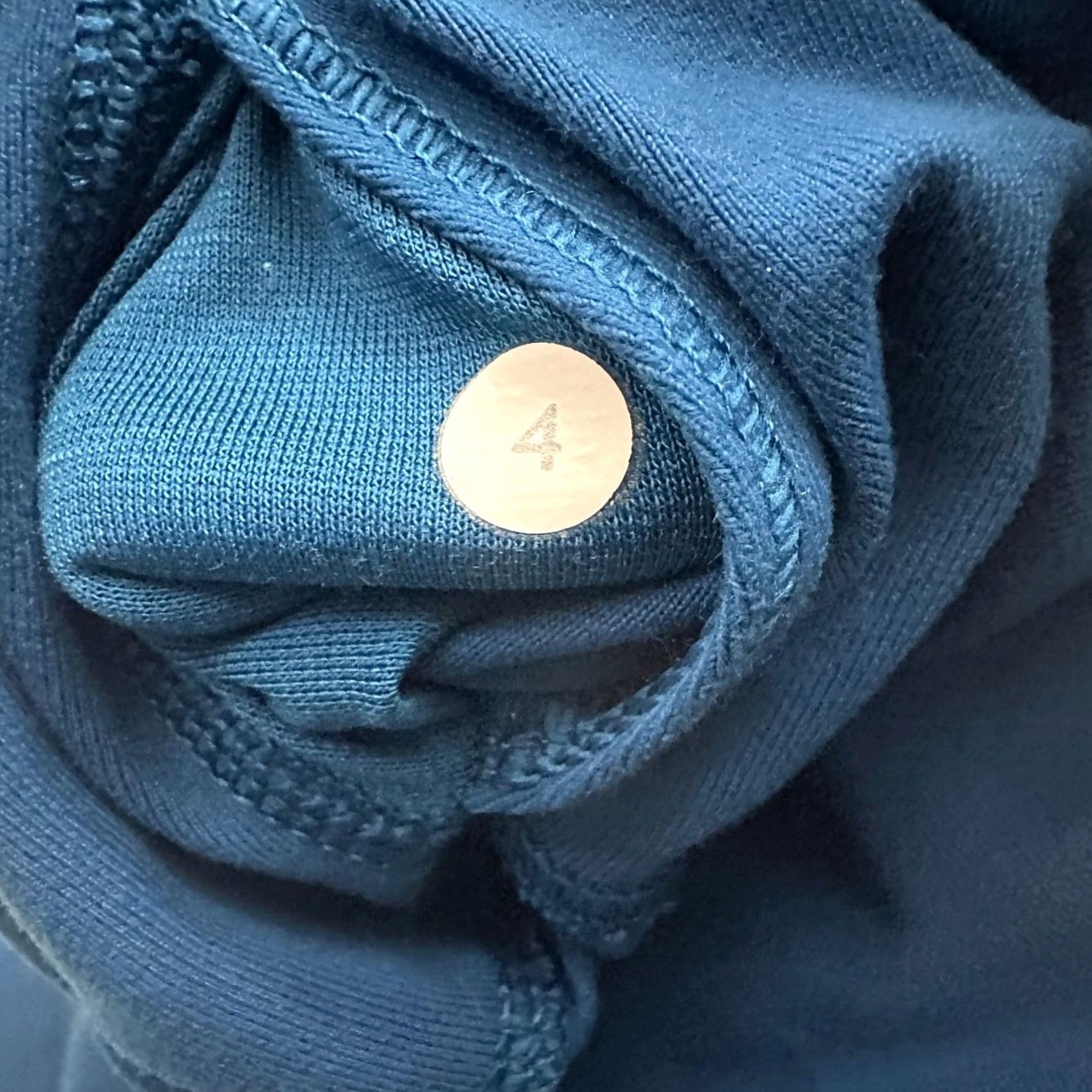 Lululemon VINTAGE? No. Wait—do not add text beyond original words. Size 27" / US 4 / IT 40 - 2 Thumbnail