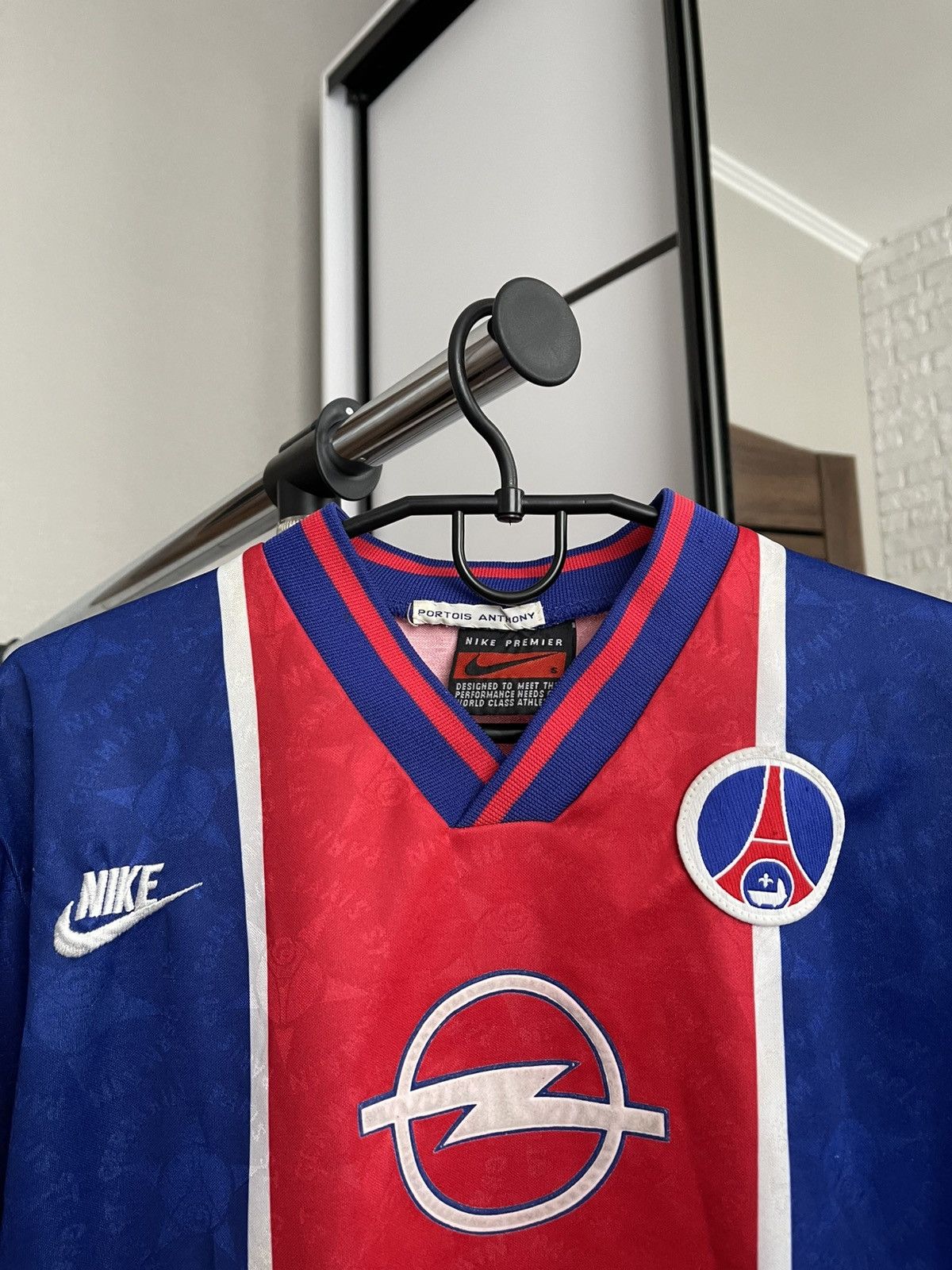 Nike 1995/1996 Nike Paris Saint Germain PSG Vintage Soccer Shirt Size US S / EU 44-46 / 1 - 11 Thumbnail