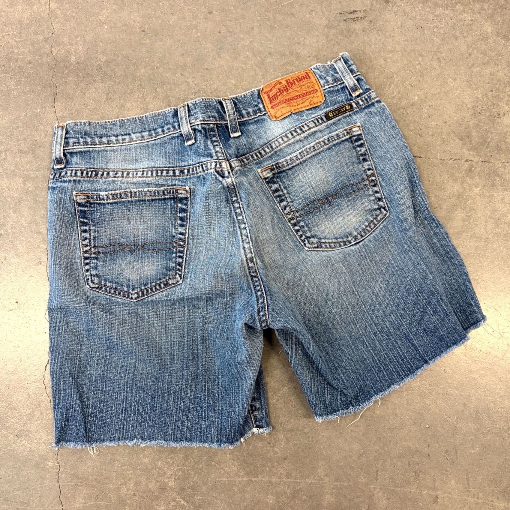 Lucky Brand VINTAGE Y2K Lucky Brand Cut Off Bermuda Denim Jean Shorts Women’s 10/30 Blue Boys Girls Mens Size 30" / US 8 / IT 44 - 2 Thumbnail