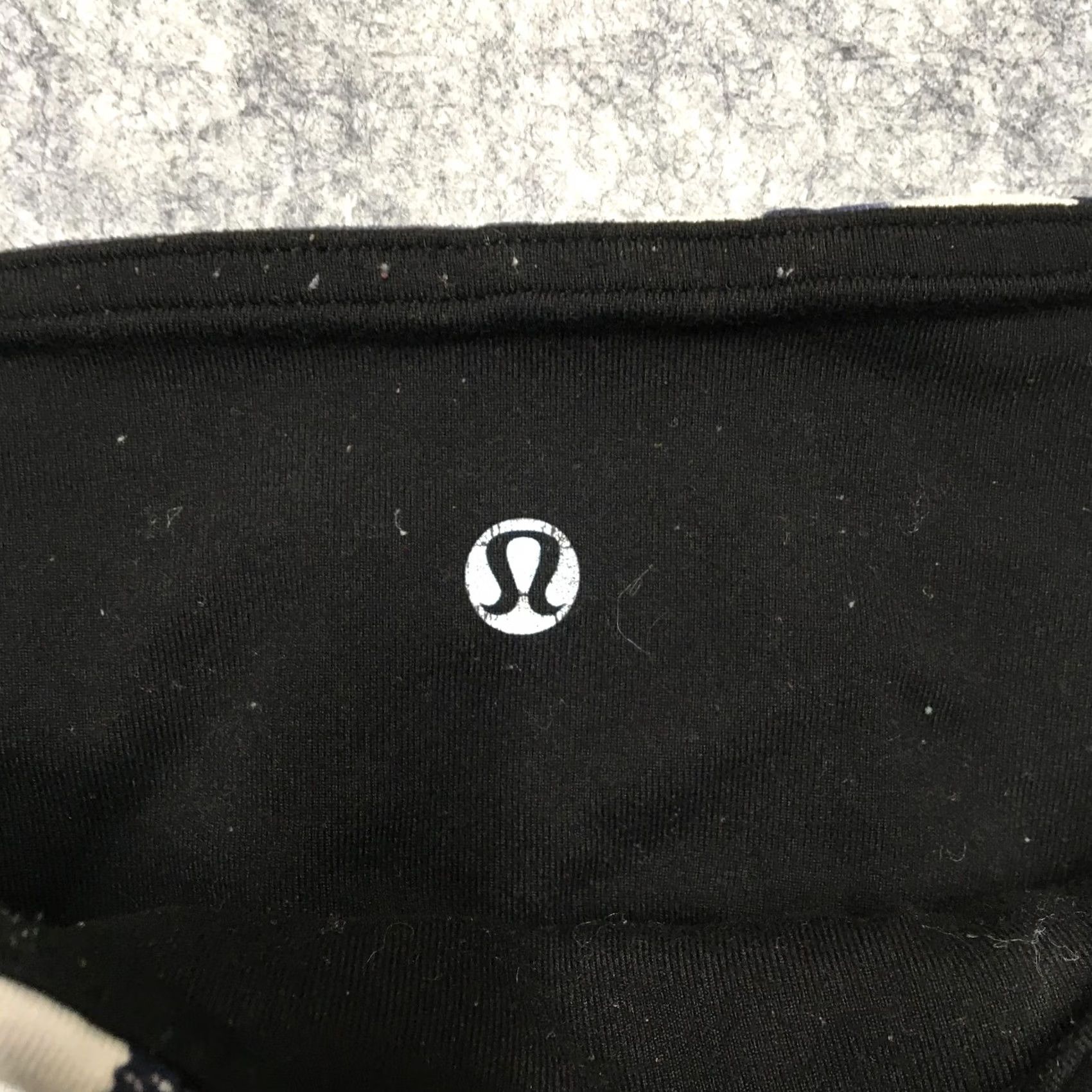 Lululemon Lululemon Leggings Womens 4 Black Mid Rise Capri Colorblock Waist Yoga Athletic Capris Size 27" / US 4 / IT 40 - 4 Thumbnail