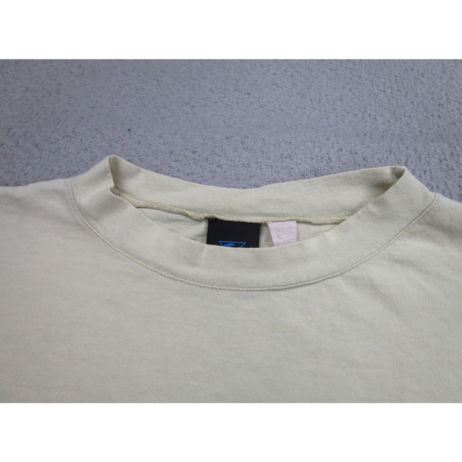 Vintage VINTAGE Catchit Shirt Mens XL Ivory Embroidered Surf Sport 90s Tee Mens XL Vintage Surf Graphic Tee Size US XL / EU 56 / 4 - 5 Thumbnail