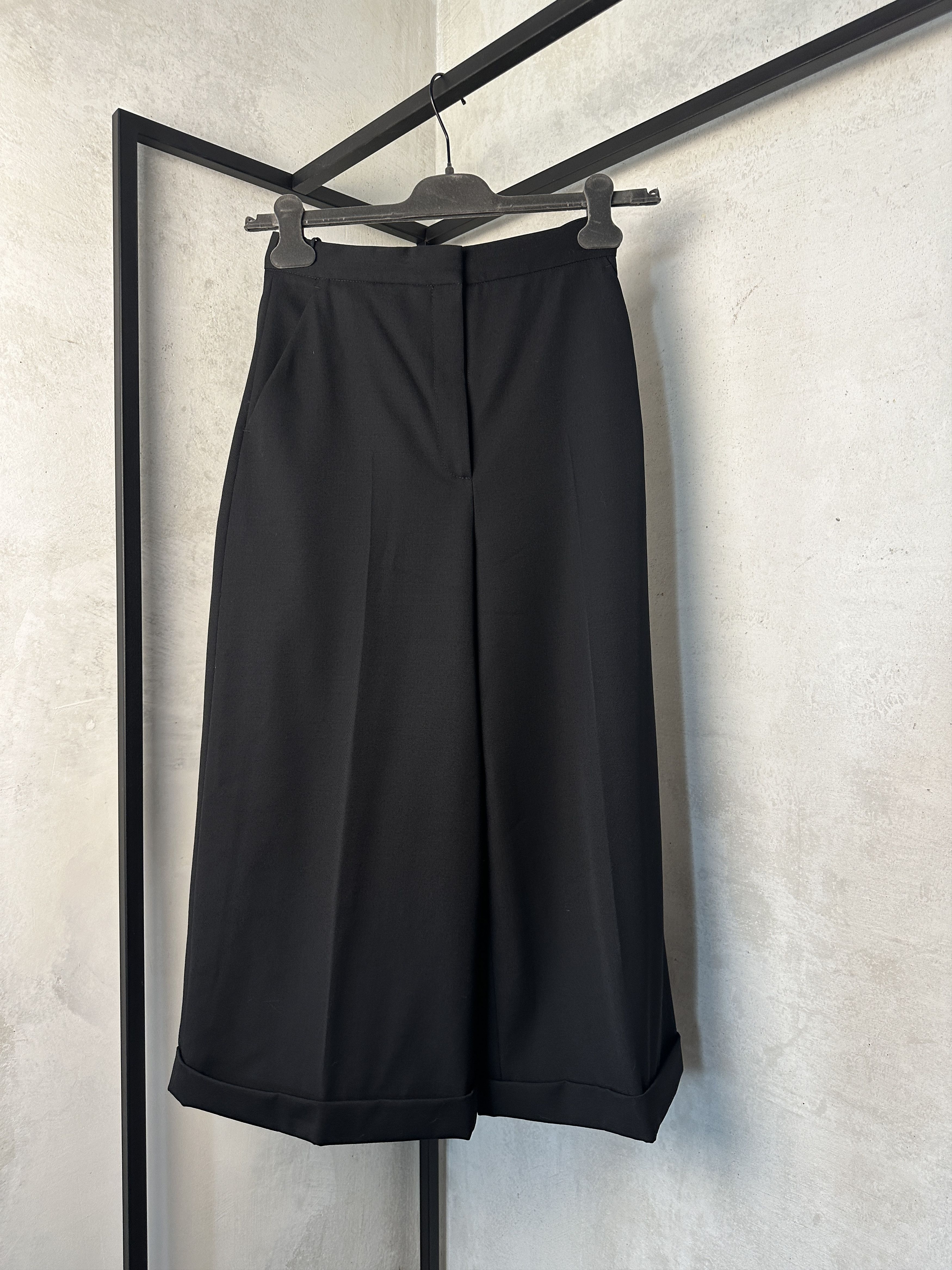Alexander McQueen Alexander McQueen Black Wool Bermuda Shorts Size 28" / US 6 / IT 42 - 4 Thumbnail