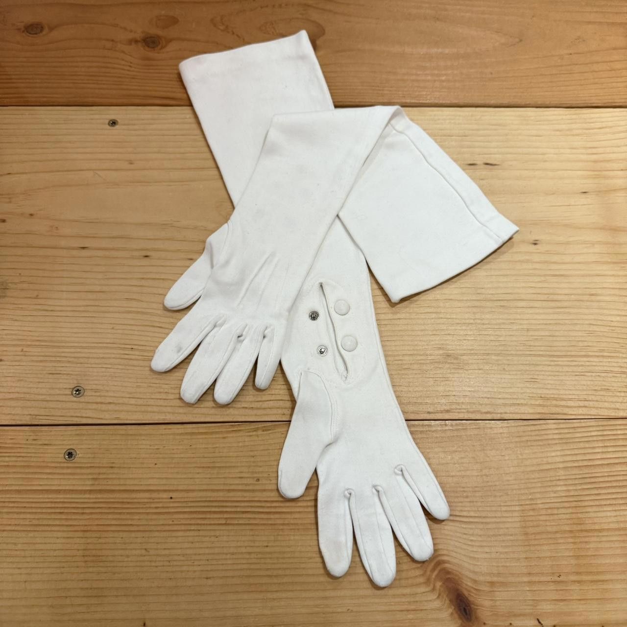 Designer Women's Vintage White Gloves Size ONE SIZE - 2 Thumbnail