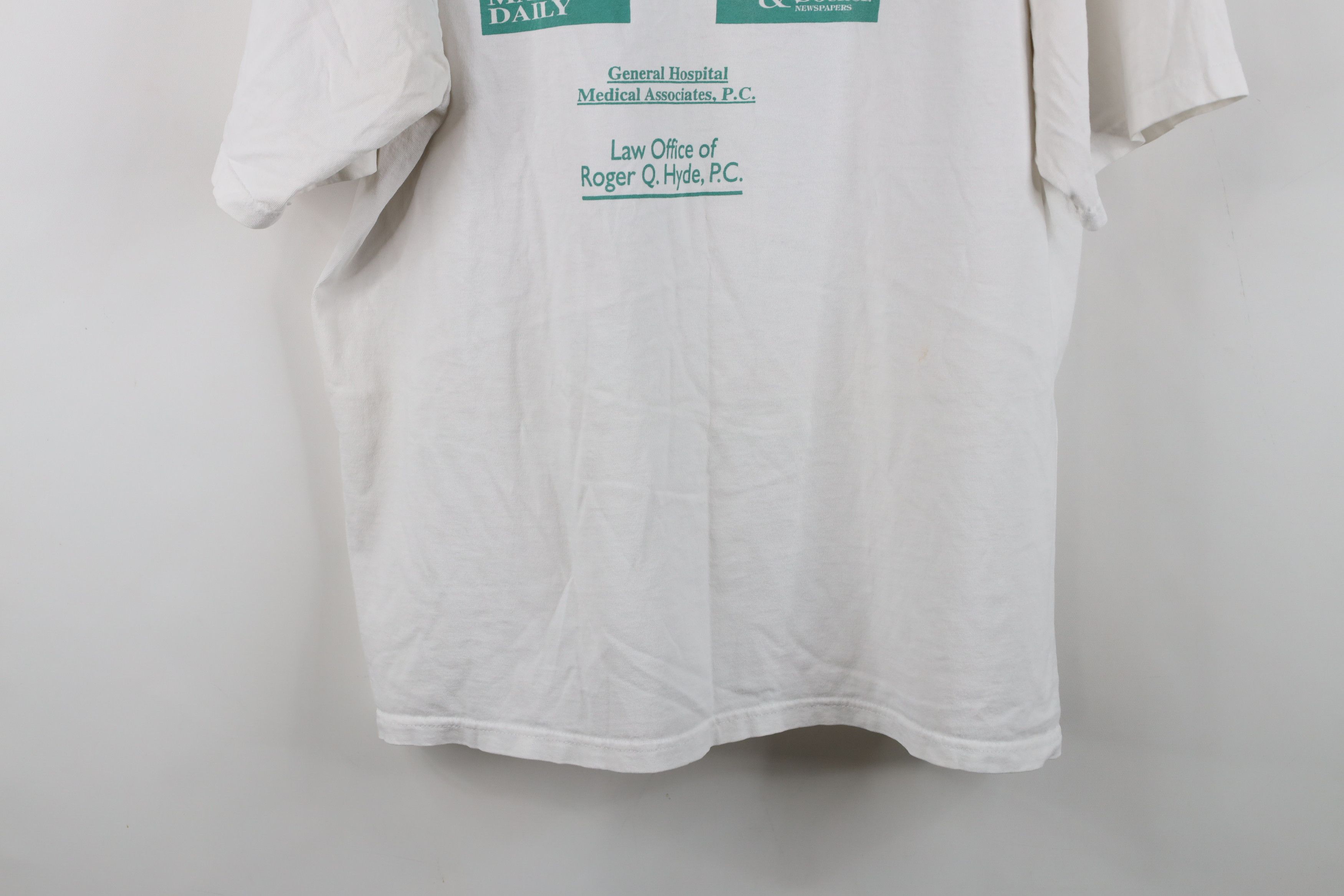 Vintage Vintage 90s Streetwear Heart Walk Shoes Short Sleeve T-Shirt Size US XL / EU 56 / 4 - 15 Thumbnail