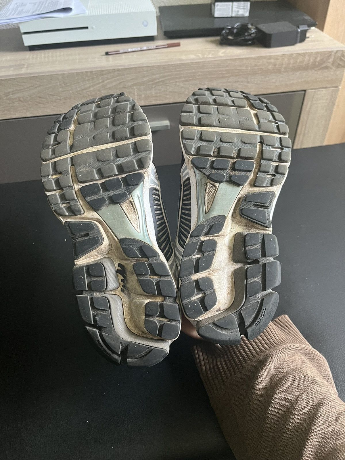 Nike NIKE Vomero 5 Size US 7 / EU 40 - 6 Thumbnail