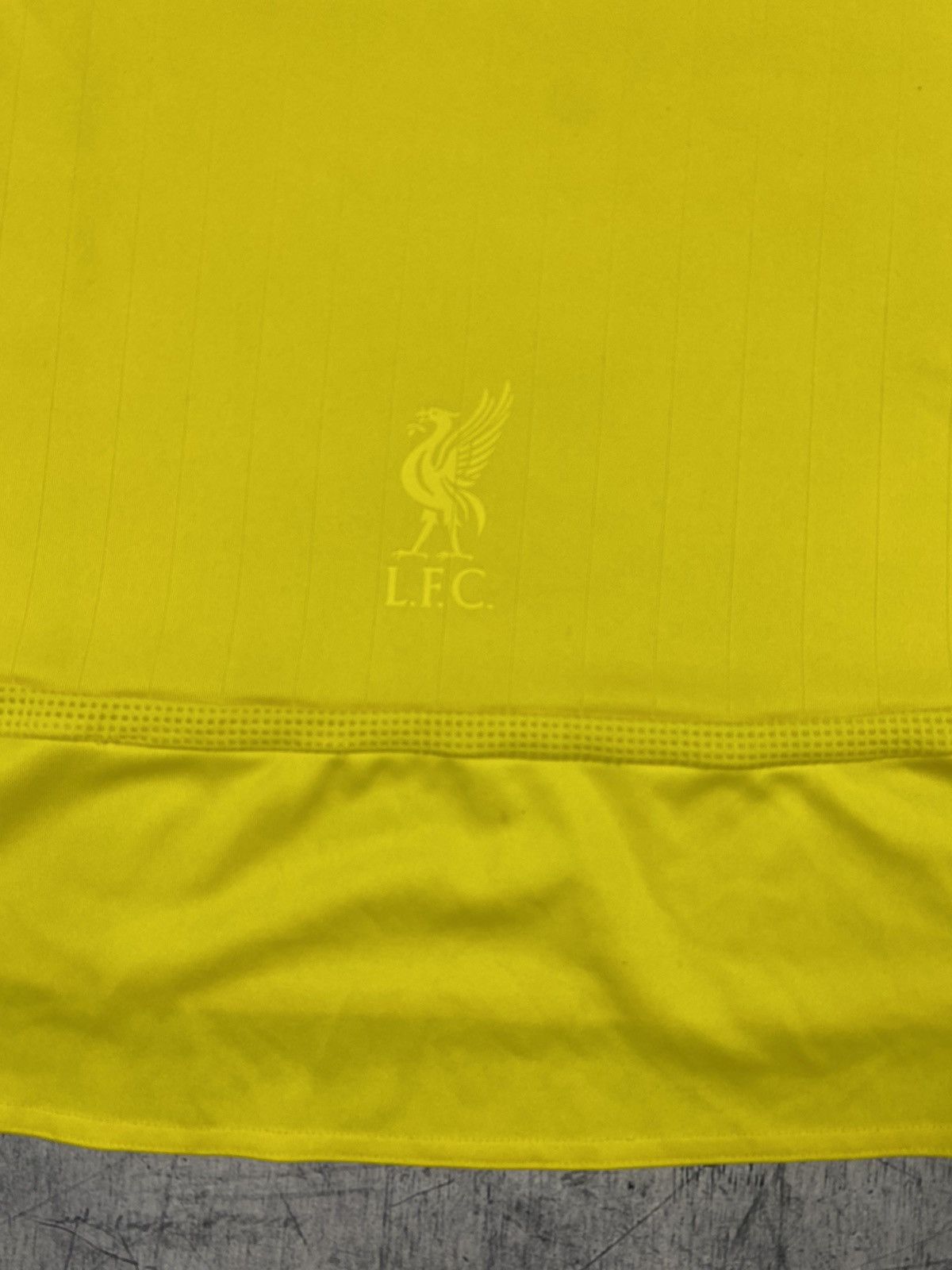 Adidas × Vintage Vintage Adidas Liverpool 2010 Soccer Jersey Size US M / EU 48-50 / 2 - 13 Thumbnail
