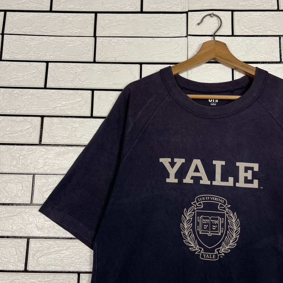Uniqlo UNIQLO YALE University Big Logo T Shirt #4223-C192 Size US L / EU 52-54 / 3 - 4 Thumbnail