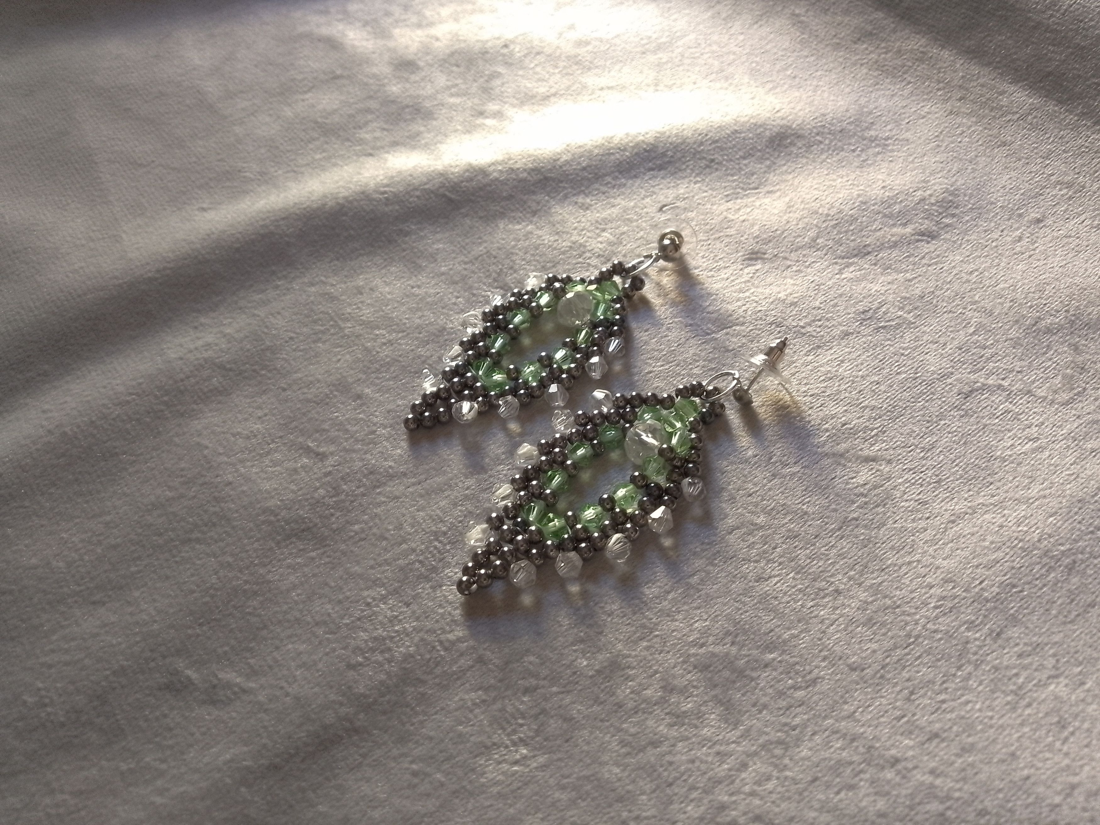 Handmade Earrings Green Long Leafy Elegant Vintage Style Embroidered Size ONE SIZE - 6 Thumbnail