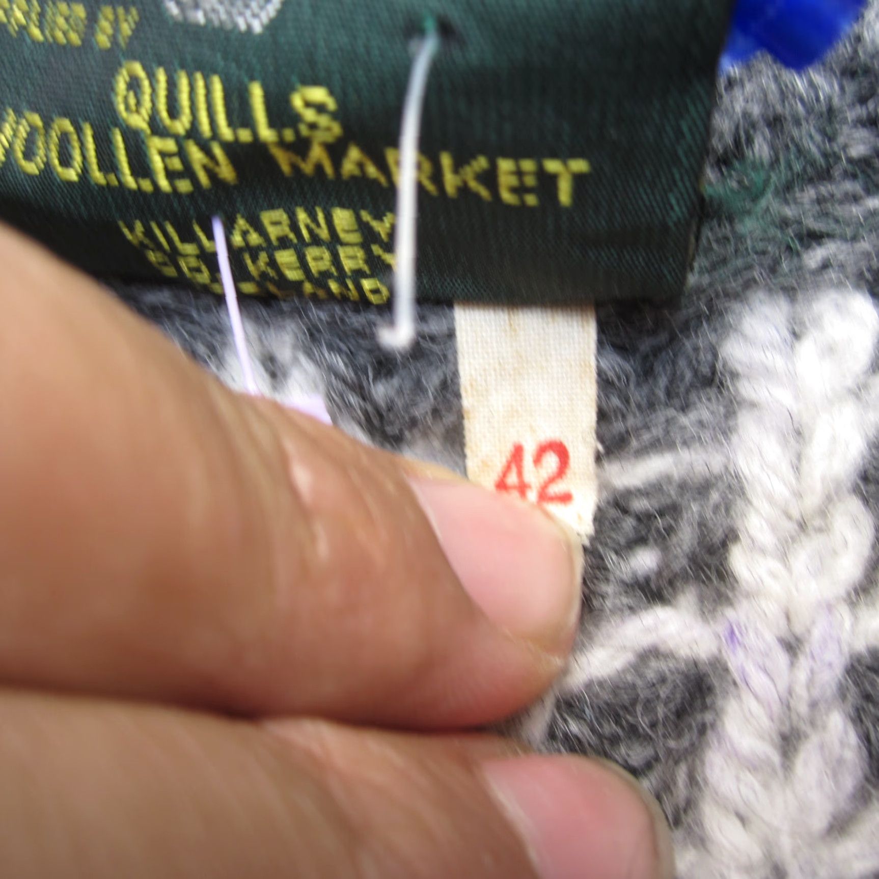 Market VINTAGE Quills Woolen Market Mens 42 Gray Wool Shawl Collar Fisherman Ireland Cardigan Sweater 90s Mens L Gray Wool Knit Pockets V-Neck Casual Regular Size US L / EU 52-54 / 3 - 7 Thumbnail
