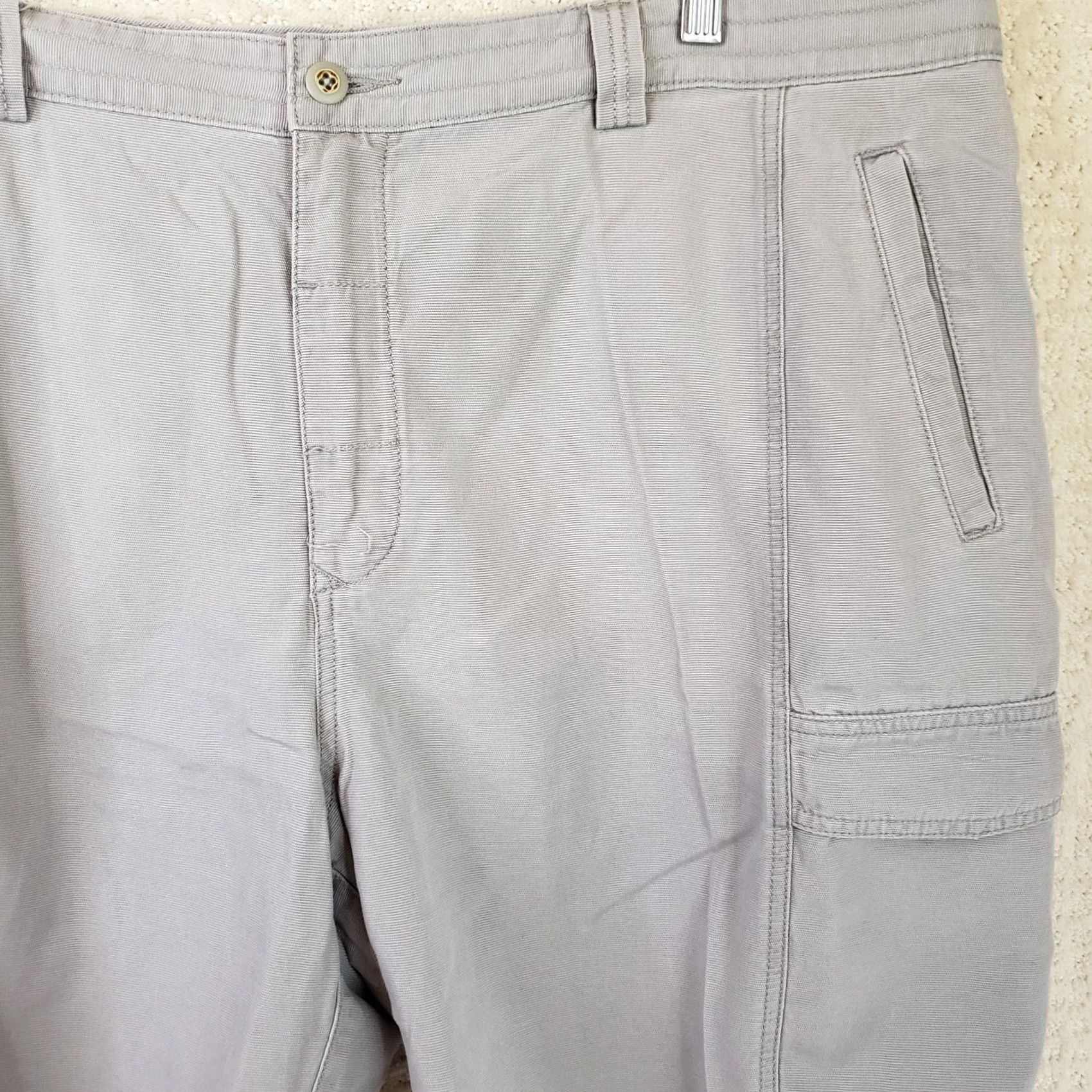 Tommy Bahama Tommy Bahama Cargo Shorts Mens 42 Gray Washed Relax Casual Beach | Cargo Pocket | Flat Front | 9in Inseam | Light Wash | Regular Size 42 Mens Size US 42 / EU 58 - 3 Thumbnail