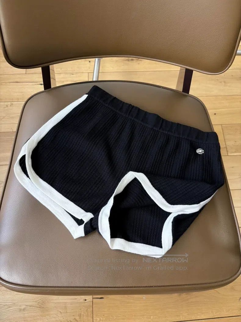 Chanel Chanel 24C black cashmere shorts Size 25" / US 0 / IT 36 - 4 Thumbnail