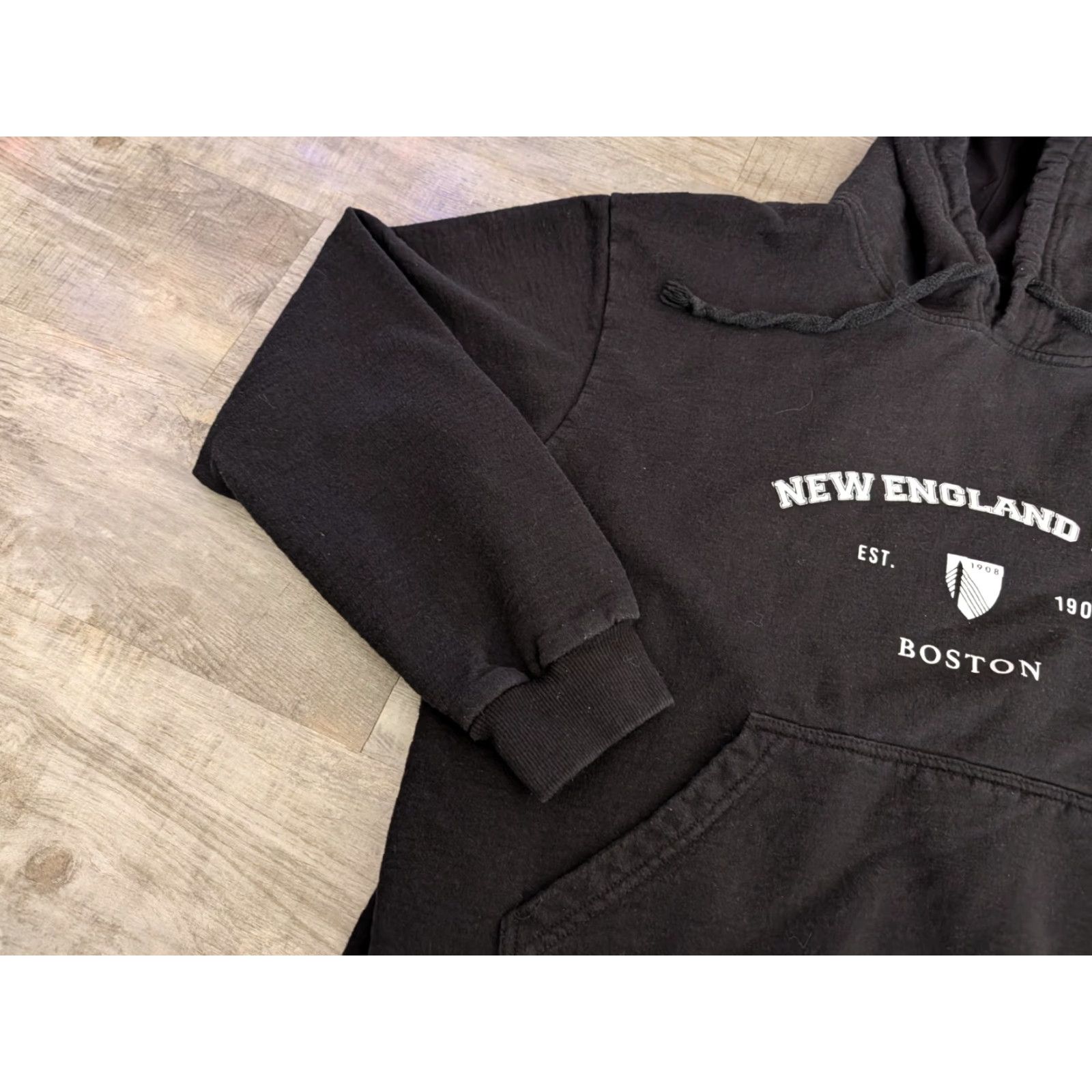 Vintage New England Law Boston Hoodie Black Unisex Size M Official School Apparel Shirt Pullover Logo Graphic Print Men Women Bruins Boston Law School Hoodie Size US M / EU 48-50 / 2 - 5 Thumbnail