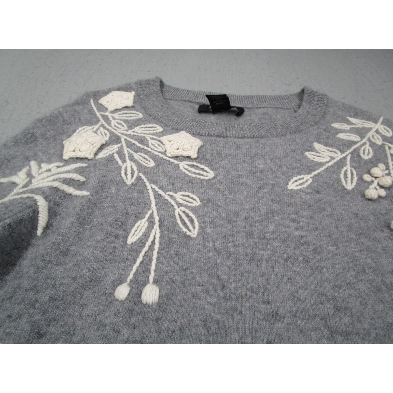 Vintage Tahari Womens Large Gray Sweater 100% Cashmere Floral Embroidered Crewneck Knit Size L / US 10 / IT 46 - 2 Thumbnail