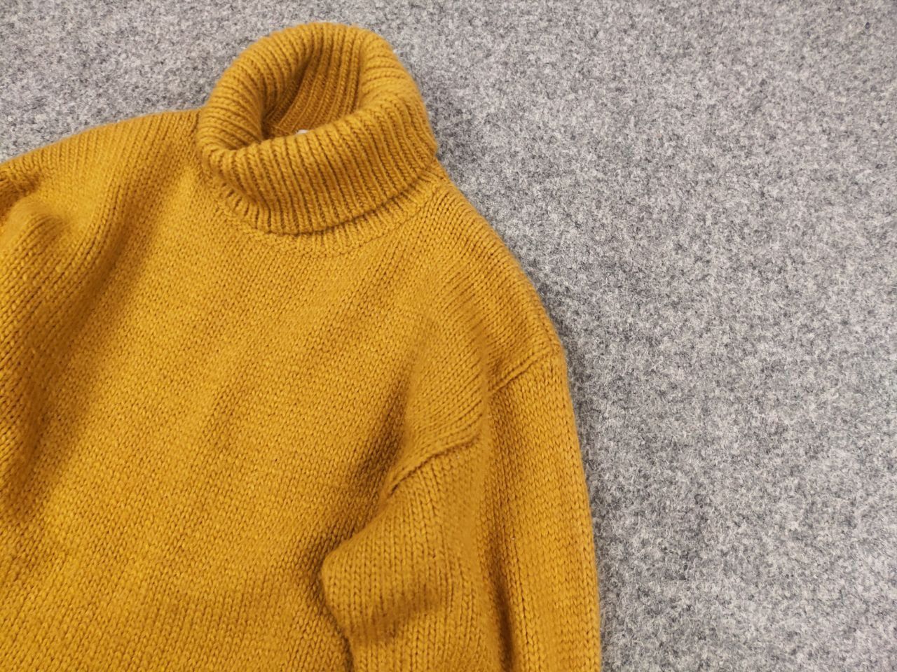 JW Anderson × Uniqlo JW Anderson x Uniqlo Wool Blend Knit Yellow Womens Sweater Size S / US 4 / IT 40 - 4 Thumbnail