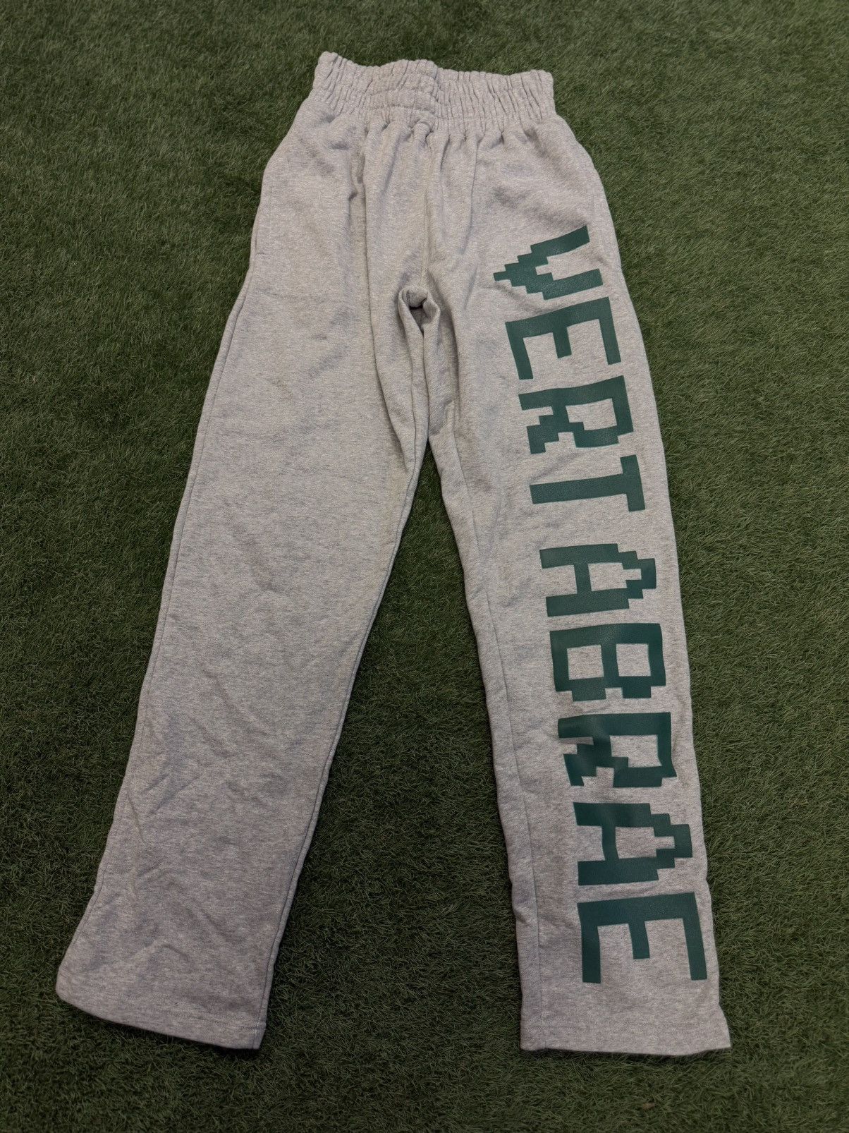 Vertabrae Vertabrae Sweatpants Grey/Green Size XXL (NEW) Size US 36 / EU 52 - 1 Thumbnail