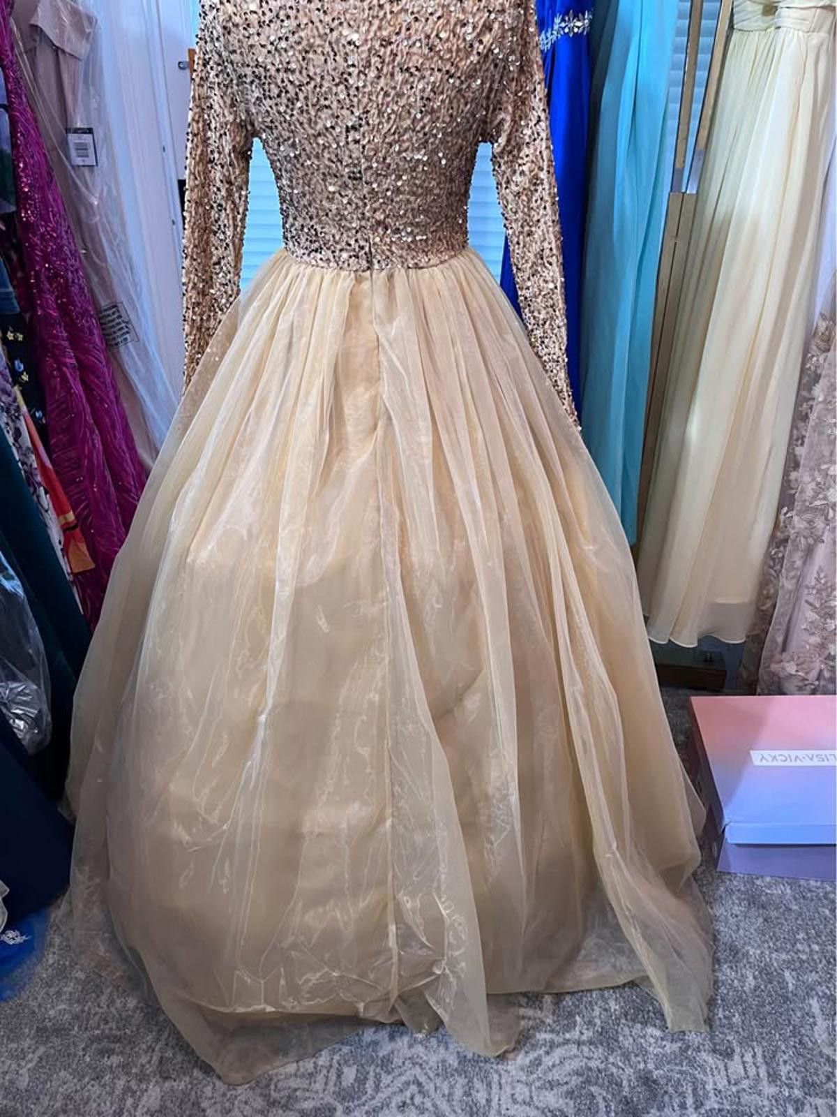 Other Beautiful size 10 ball gown, gold Size M / US 6-8 / IT 42-44 - 4 Thumbnail