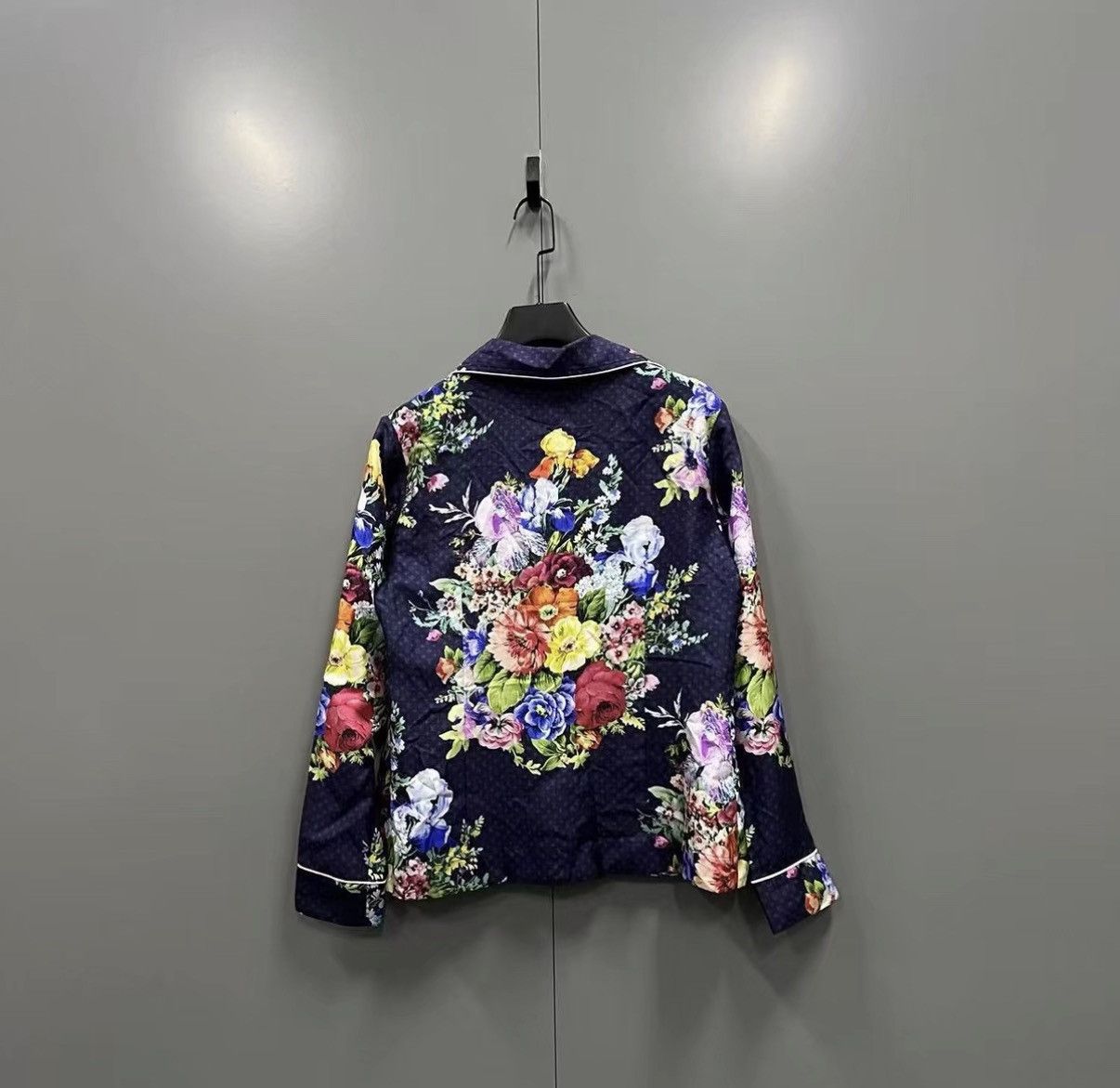 Louis Vuitton Louis Vuitton Floral Silk Logo Shirt J41 Size US XXS / EU 40 - 2 Thumbnail