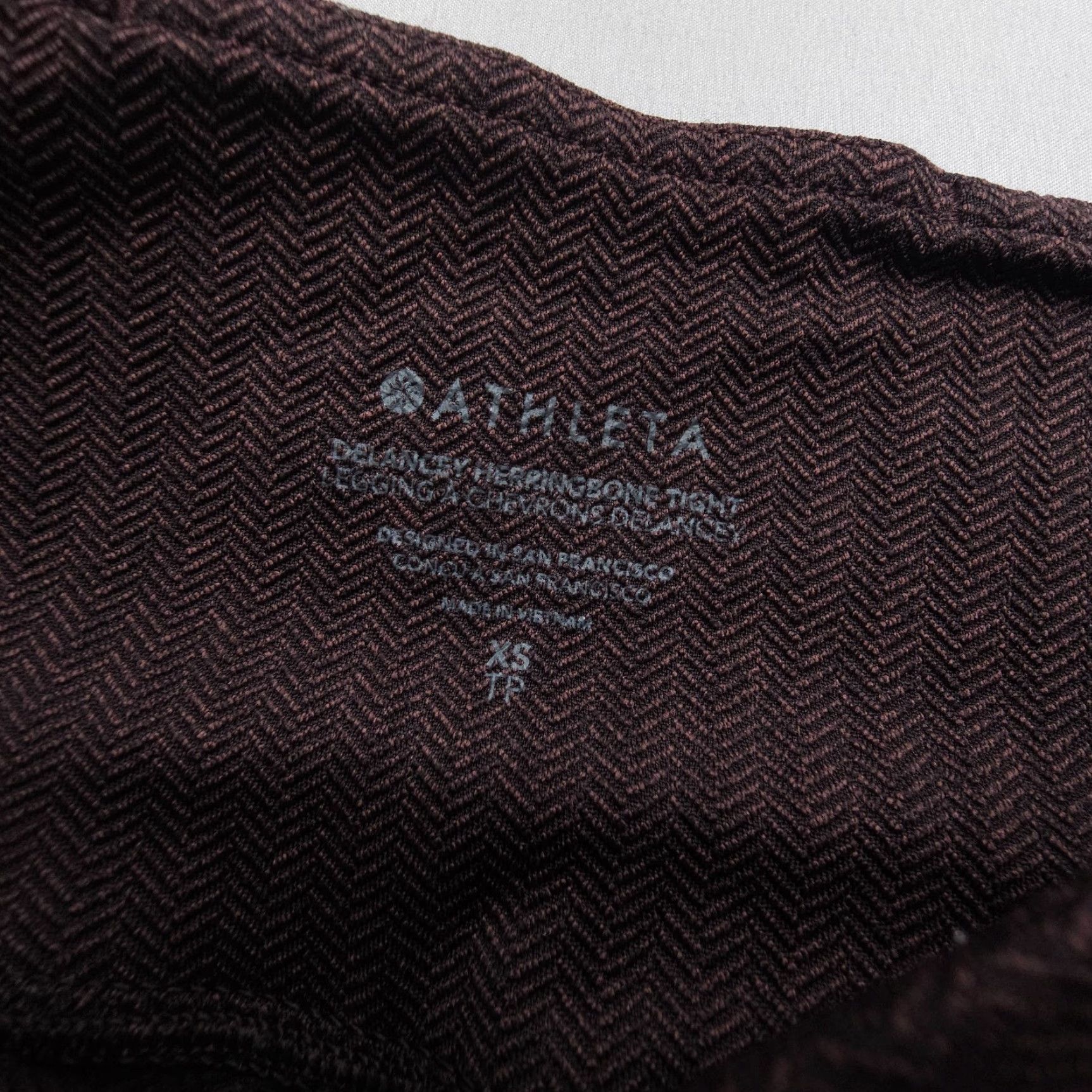 Athleta VINTAGE Athleta Delancey Herringbone Tight XS Brown Leggings Women Activewear Gym & Training High Rise Stretch Size ONE SIZE - 7 Thumbnail