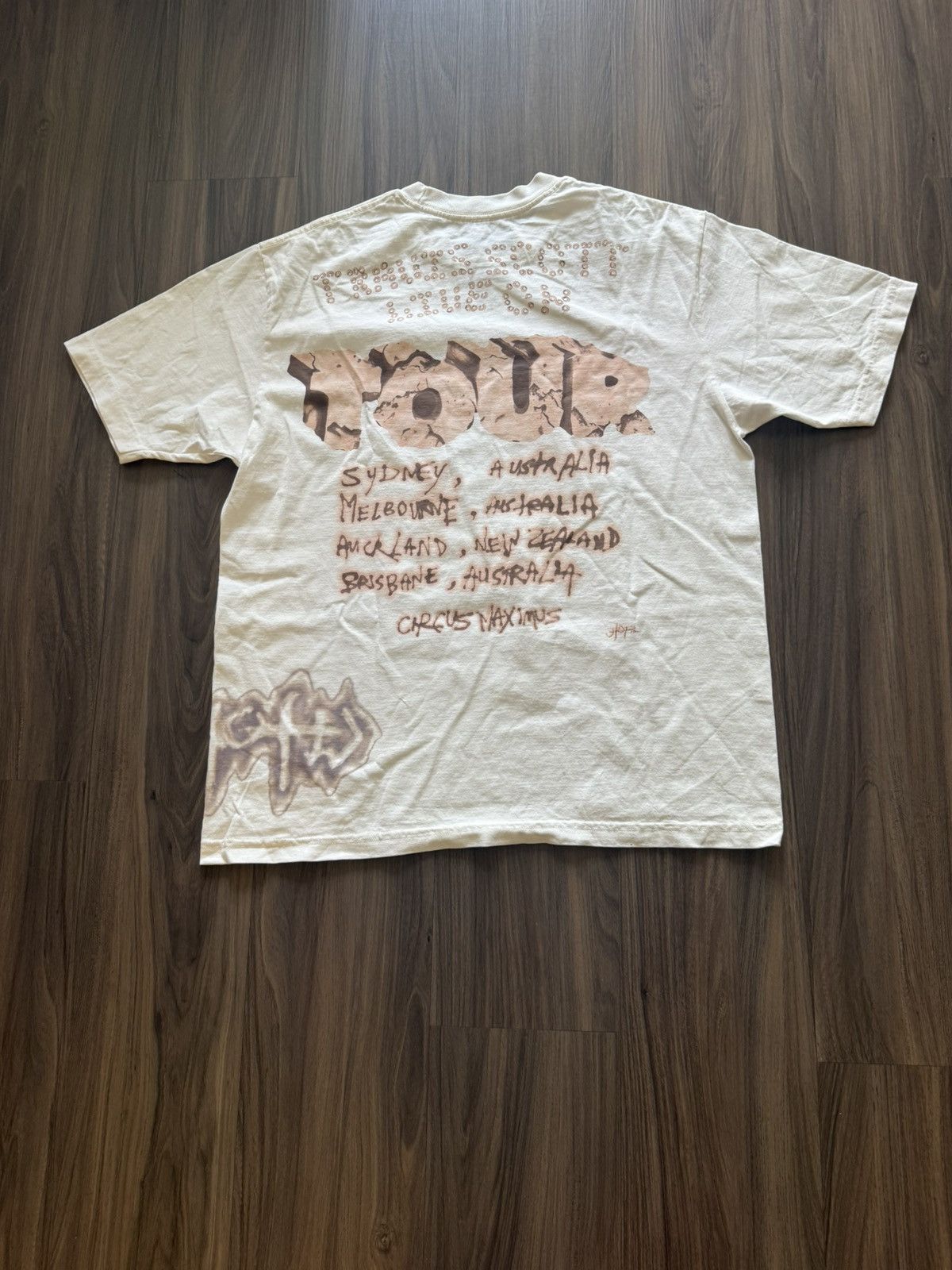 Travis Scott Travis Scott Utopia Tour T-Shirt Cream Graphic Tee Size L Size US L / EU 52-54 / 3 - 4 Thumbnail