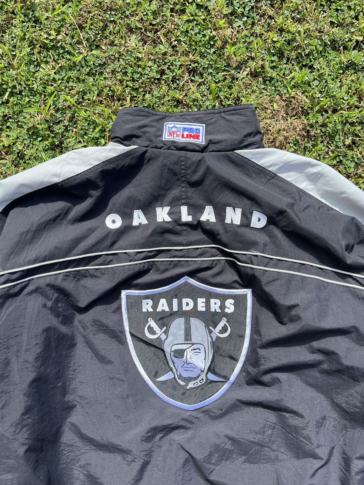 Nike Vintage Nike Team Raiders NFL Pro Line Puffer Jacket Size US XL / EU 56 / 4 - 12 Thumbnail