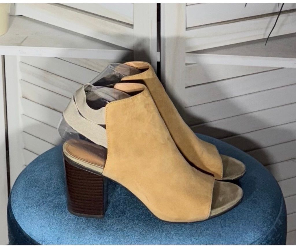 Kenneth Cole Kenneth Cole nude suede leather open toe bootie sz 9.5 Size US 9.5 / IT 39.5 - 1 Thumbnail