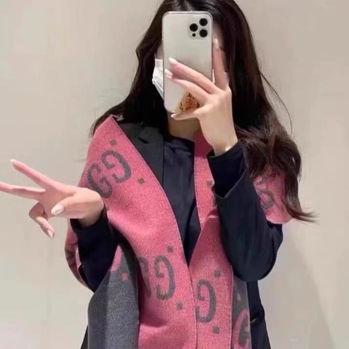 Gucci New Gucci Wool Gray Pink Double-faced GG Logo Scarf Size ONE SIZE - 4 Thumbnail