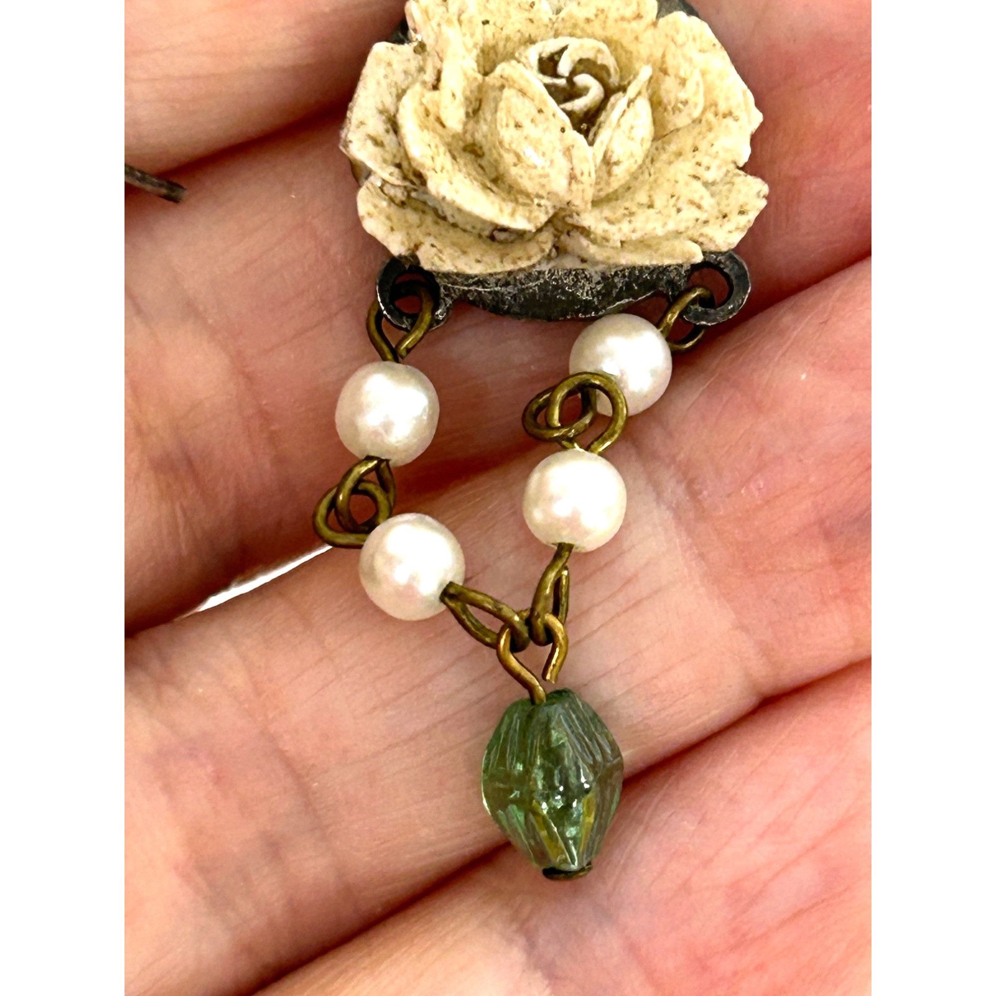 Other Victorian Vintage Earrings Roses Pearls Dangling French Hook Size ONE SIZE - 9 Thumbnail